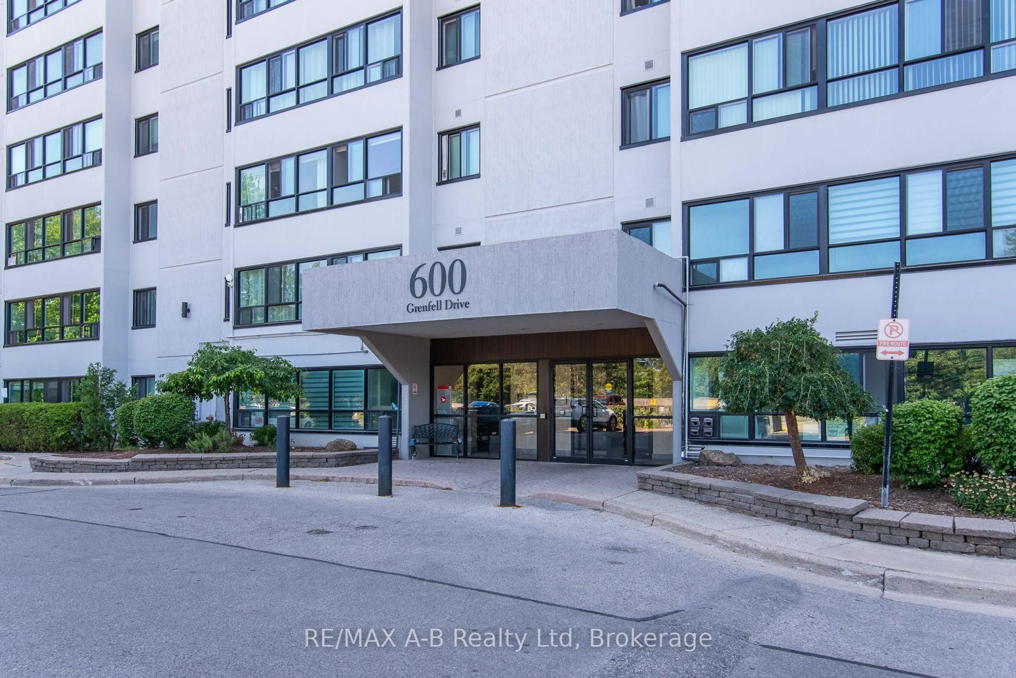 Indoor foyer for 600 Grenfell Dr #407, London North Ontario N5X 2R8