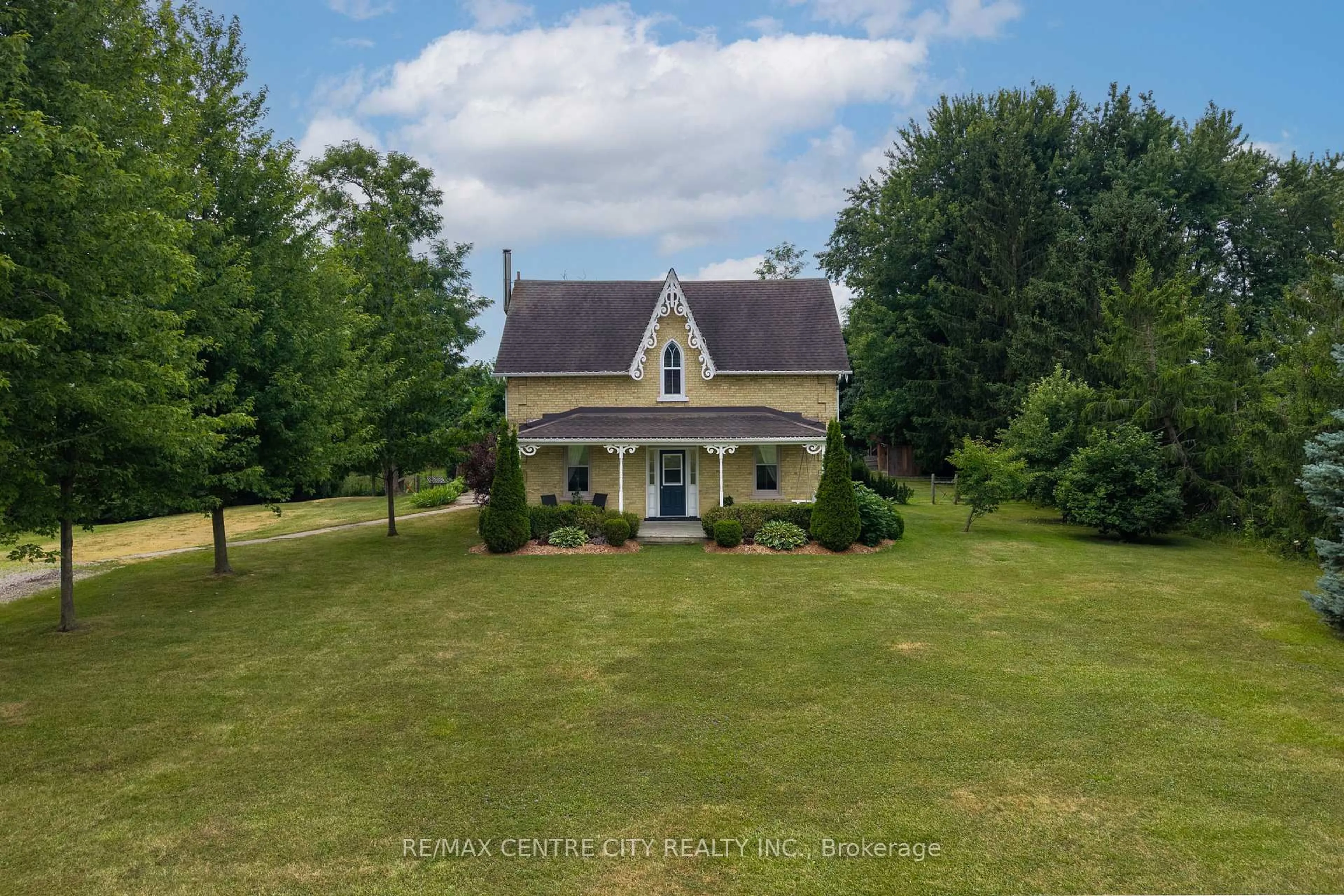 A pic from outside/outdoor area/front of a property/back of a property/a pic from drone, unknown for 2179 Egremont Dr, Adelaide Metcalfe Ontario N7G 3H6