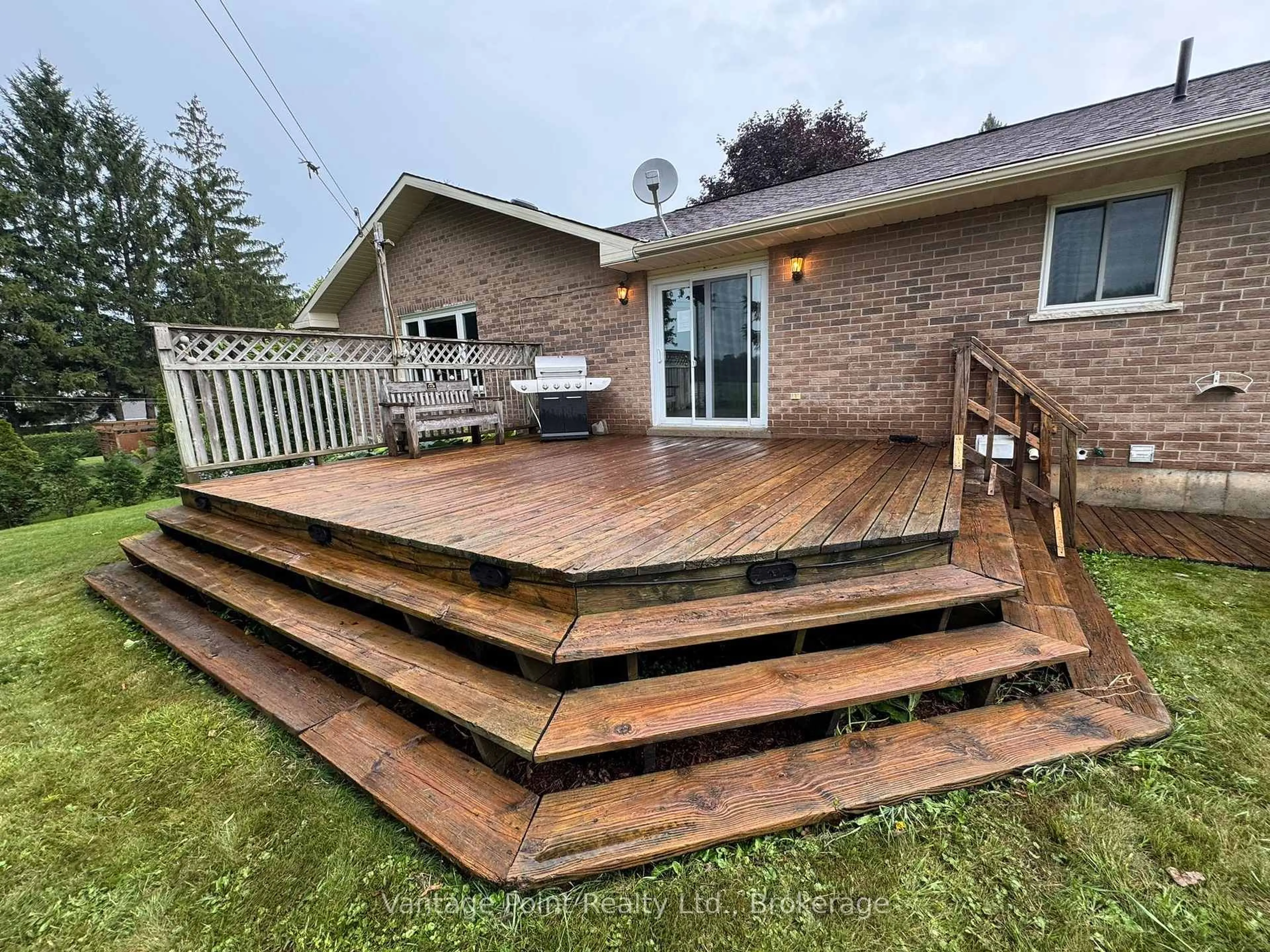 Patio, unknown for 18 Frederick St, Huron East Ontario N0G 1H0