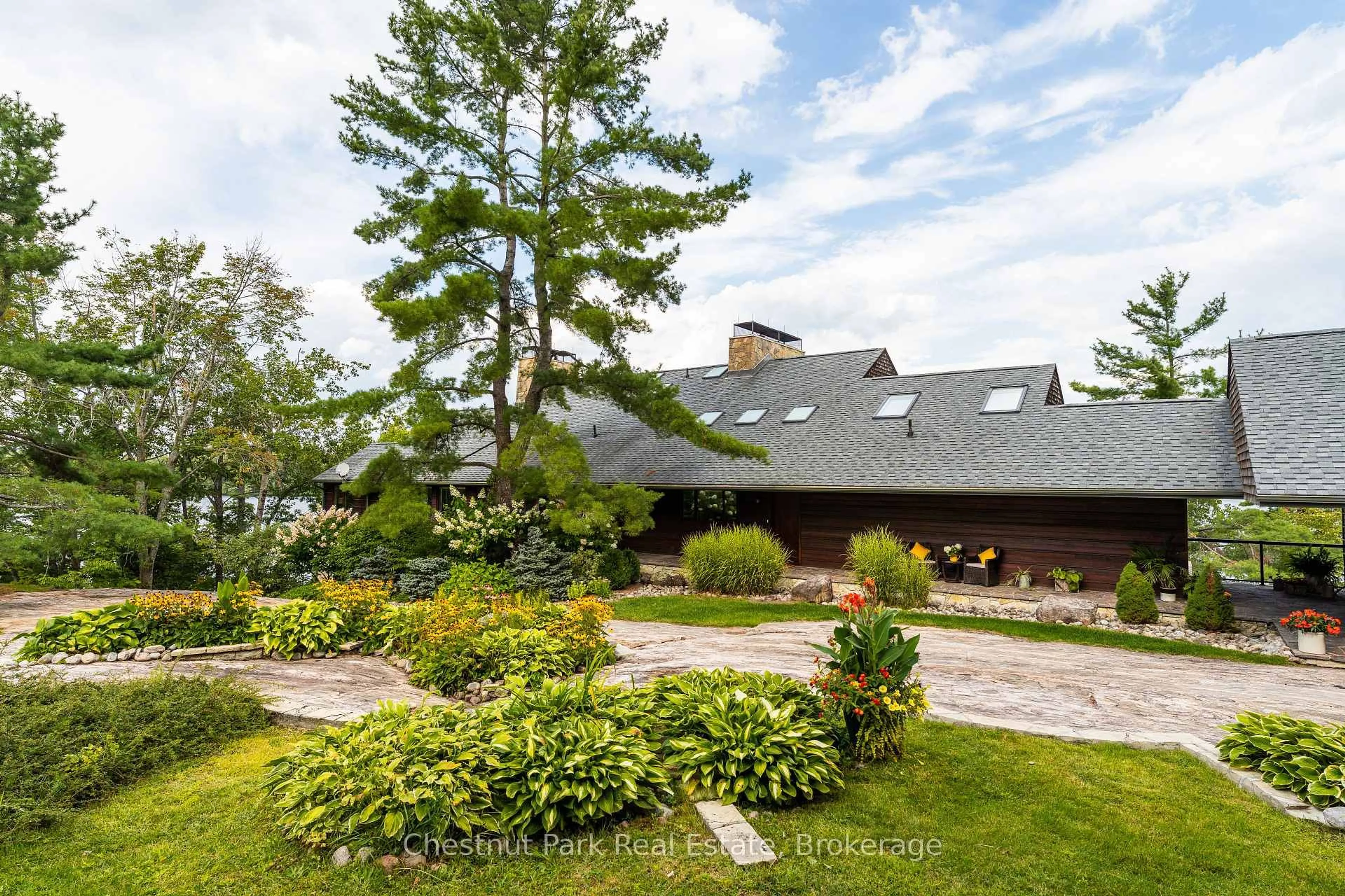 Patio, mountain view for 1088 Lawland Heights Rd #2, Gravenhurst Ontario P1P 1R2