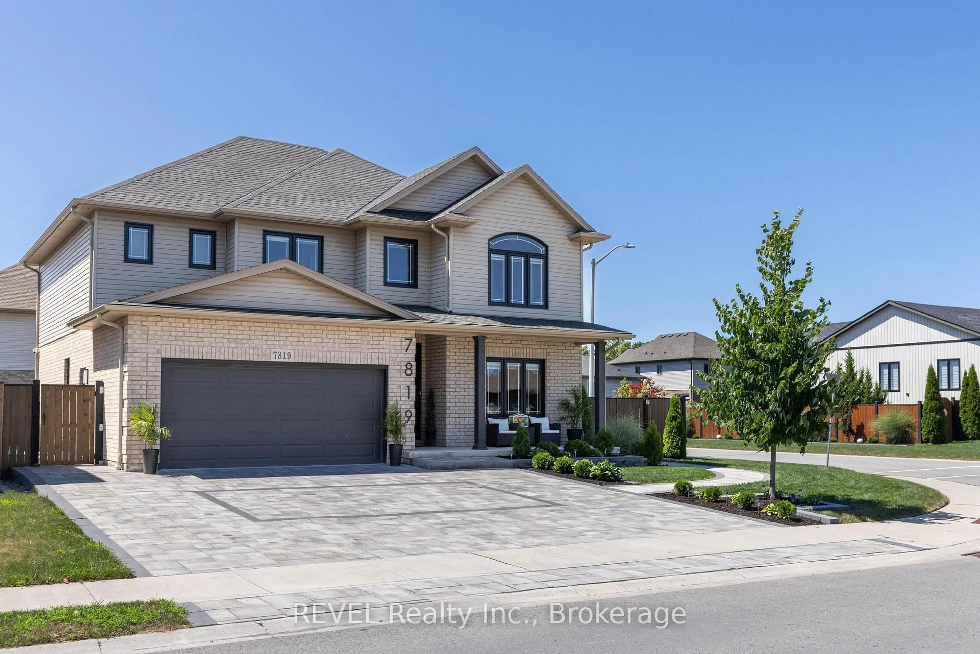 Home with brick exterior material, street for 7819 Pender St, Niagara Falls Ontario L2G 0H3