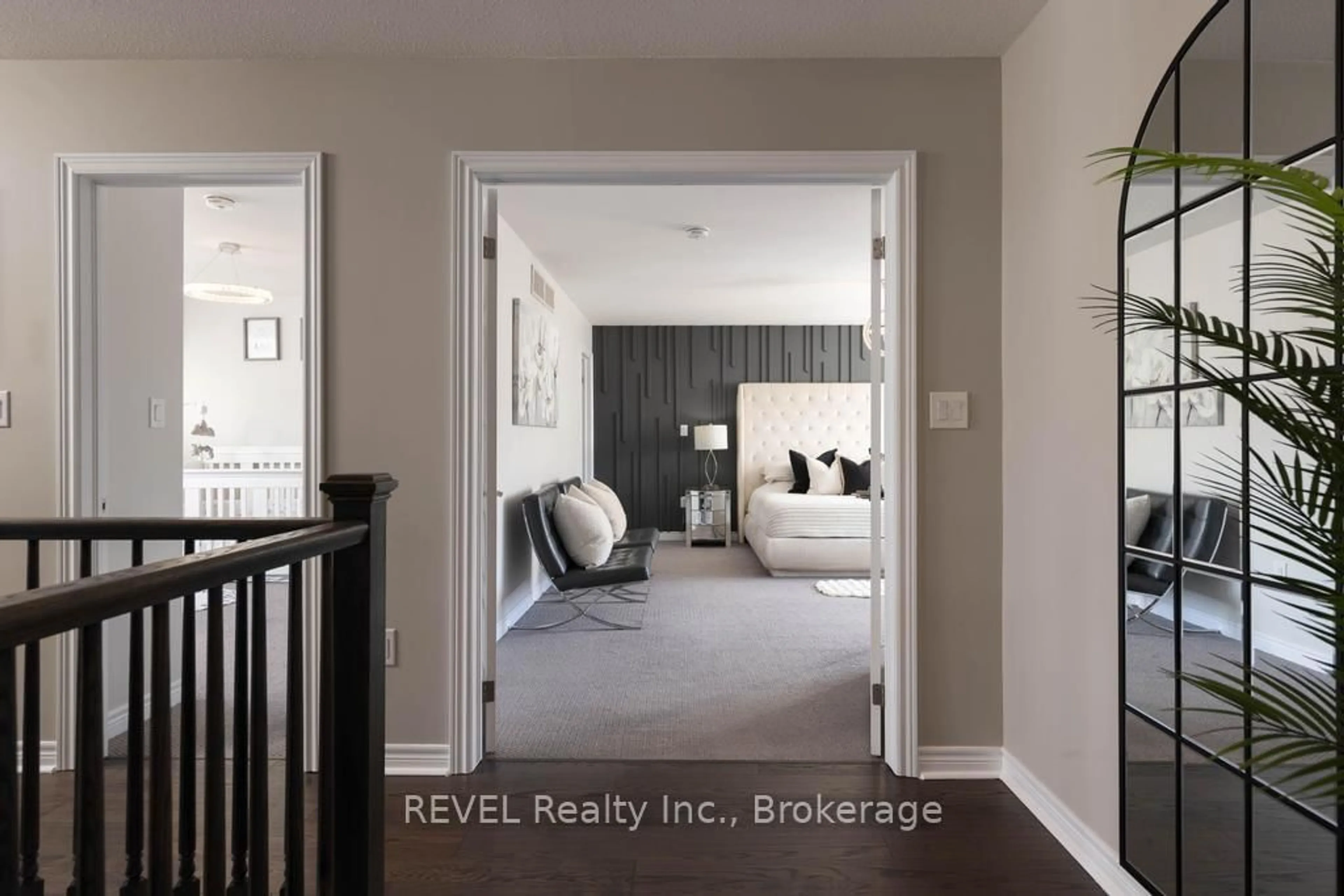 Indoor entryway for 7819 Pender St, Niagara Falls Ontario L2G 0H3