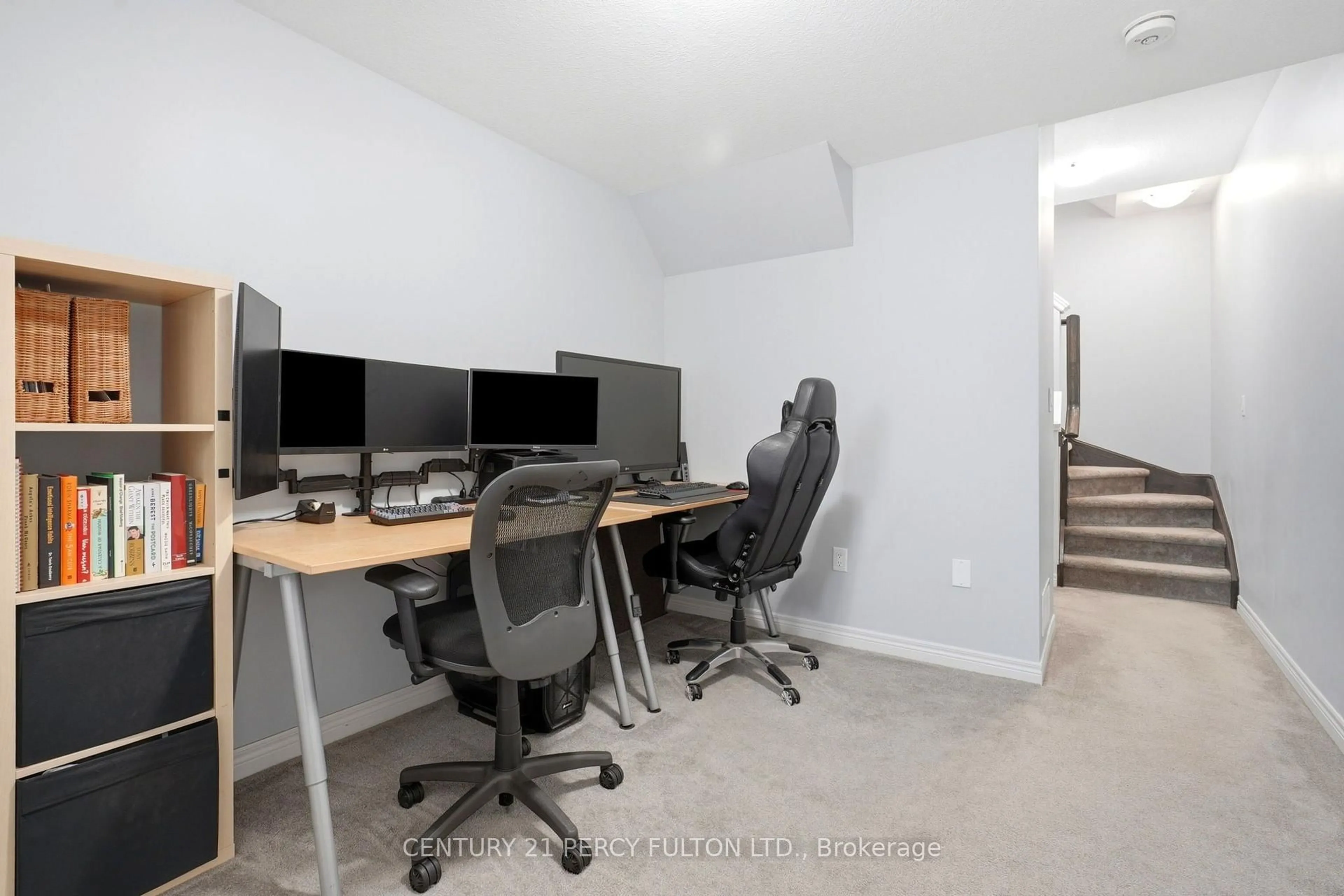 A pic of a room for 6 Whaley Lane, Hamilton Ontario L9G 0G7