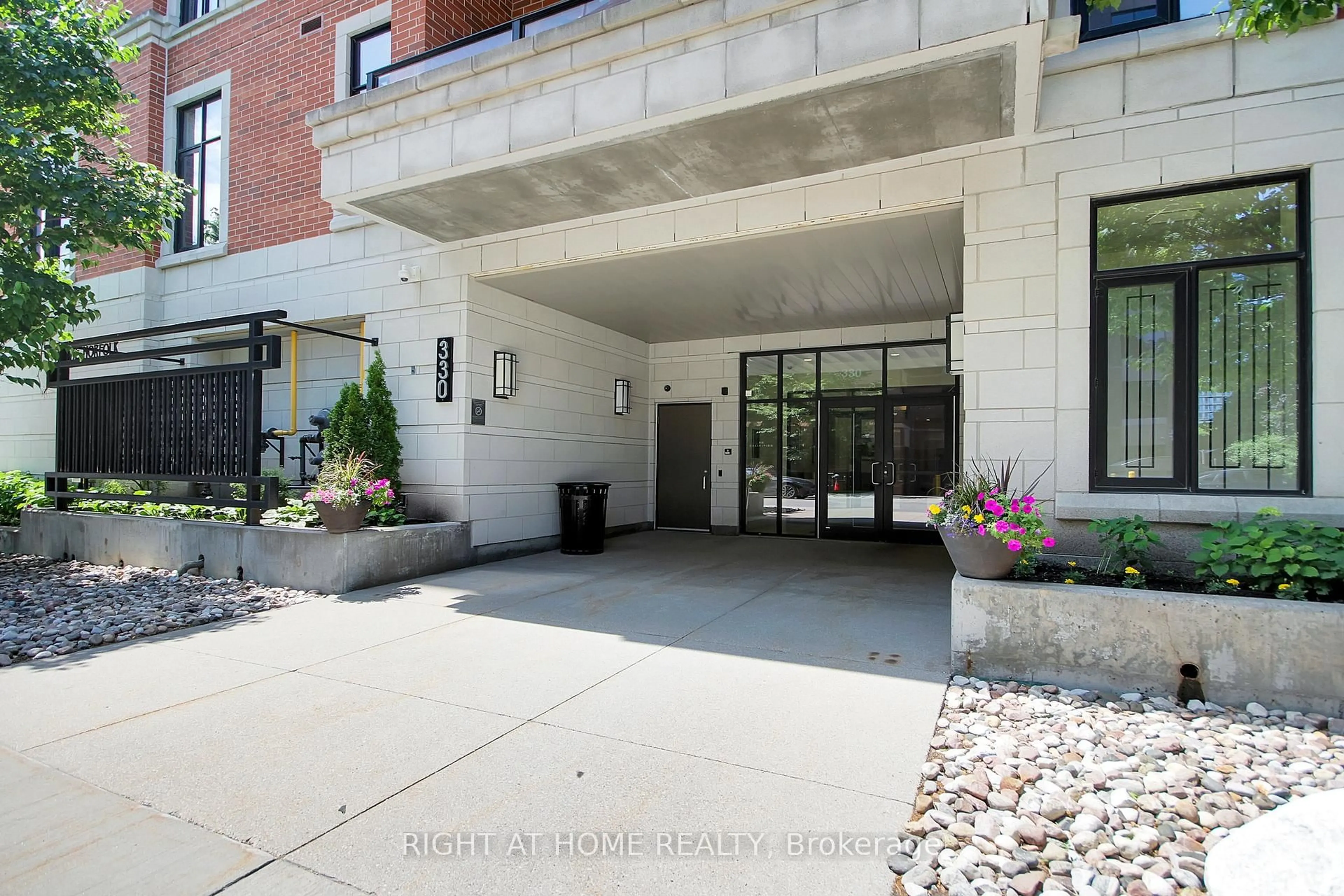 Unknown for 330 Loretta Ave #810, Ottawa Ontario K1S 4E8