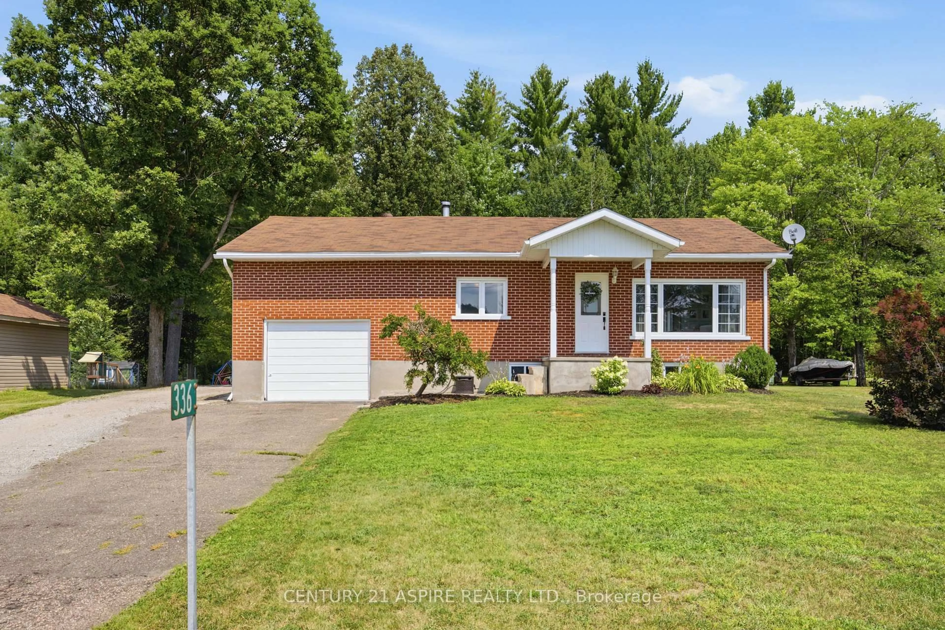 Home with vinyl exterior material, street for 336 Witt Rd, Pembroke Ontario K8A 6W5