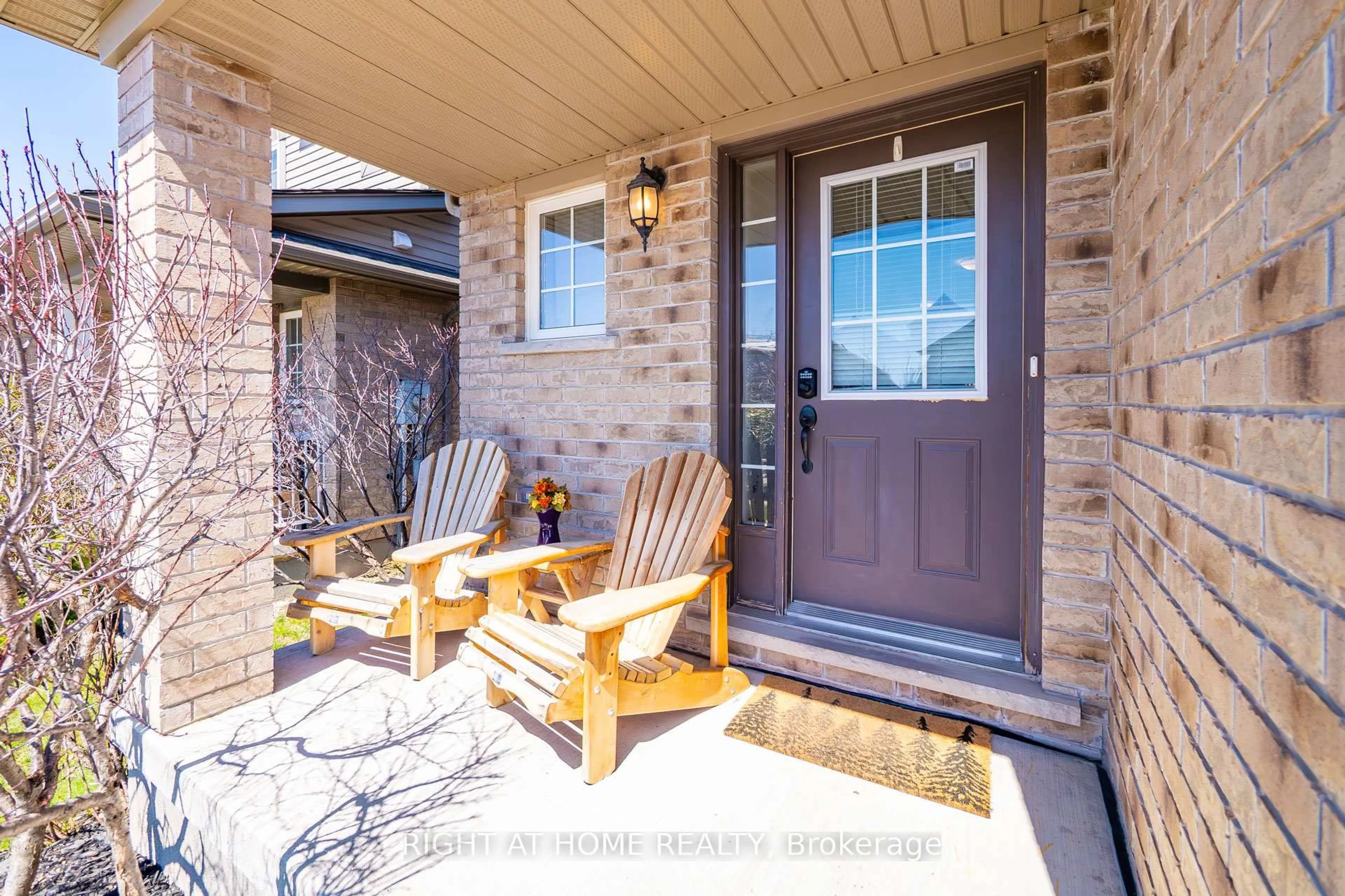 Indoor entryway for 21 Mullin Dr, Guelph Ontario N1E 0E1