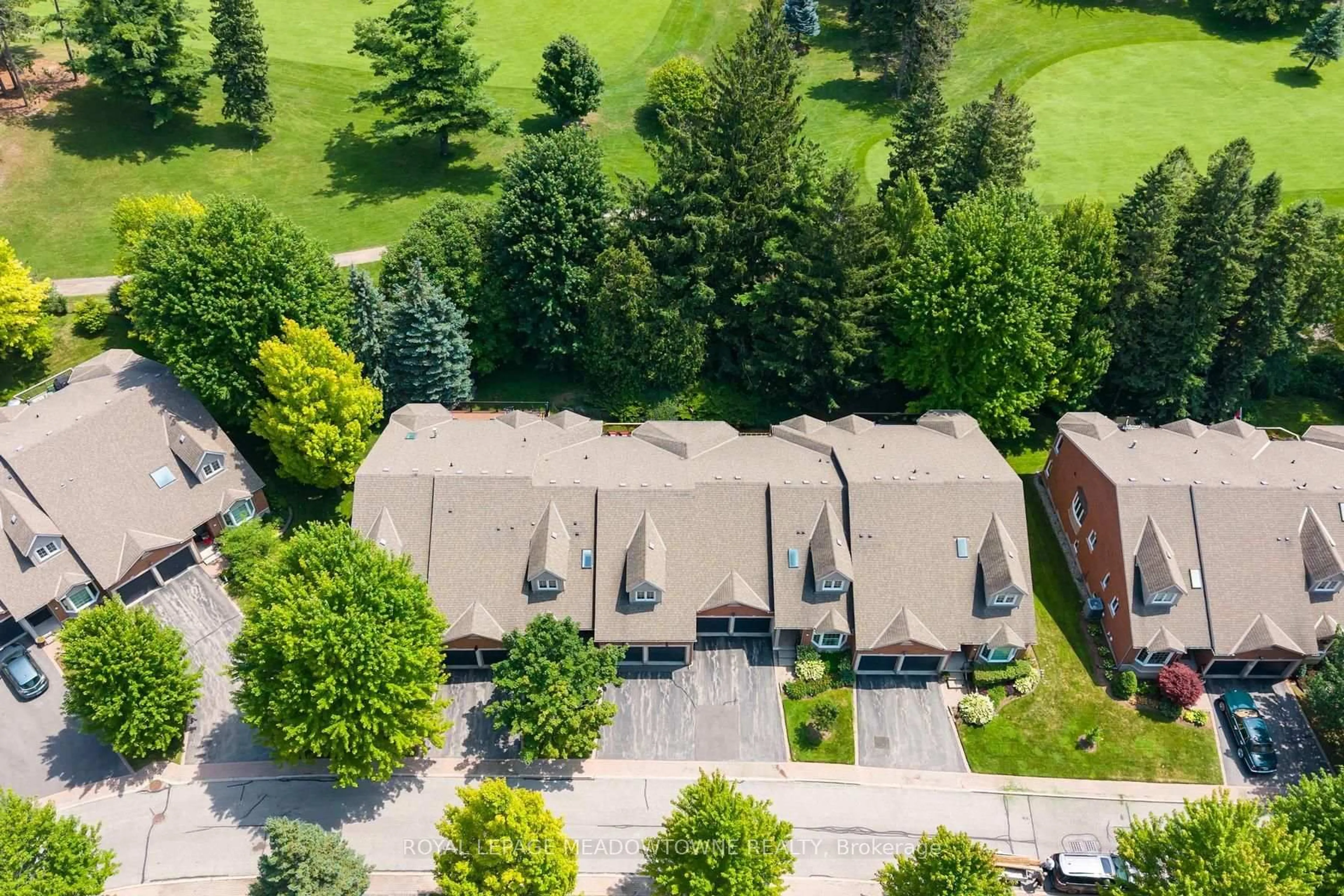 A pic from outside/outdoor area/front of a property/back of a property/a pic from drone, street for 12 Fairway Lane, Guelph Ontario N1E 7A9