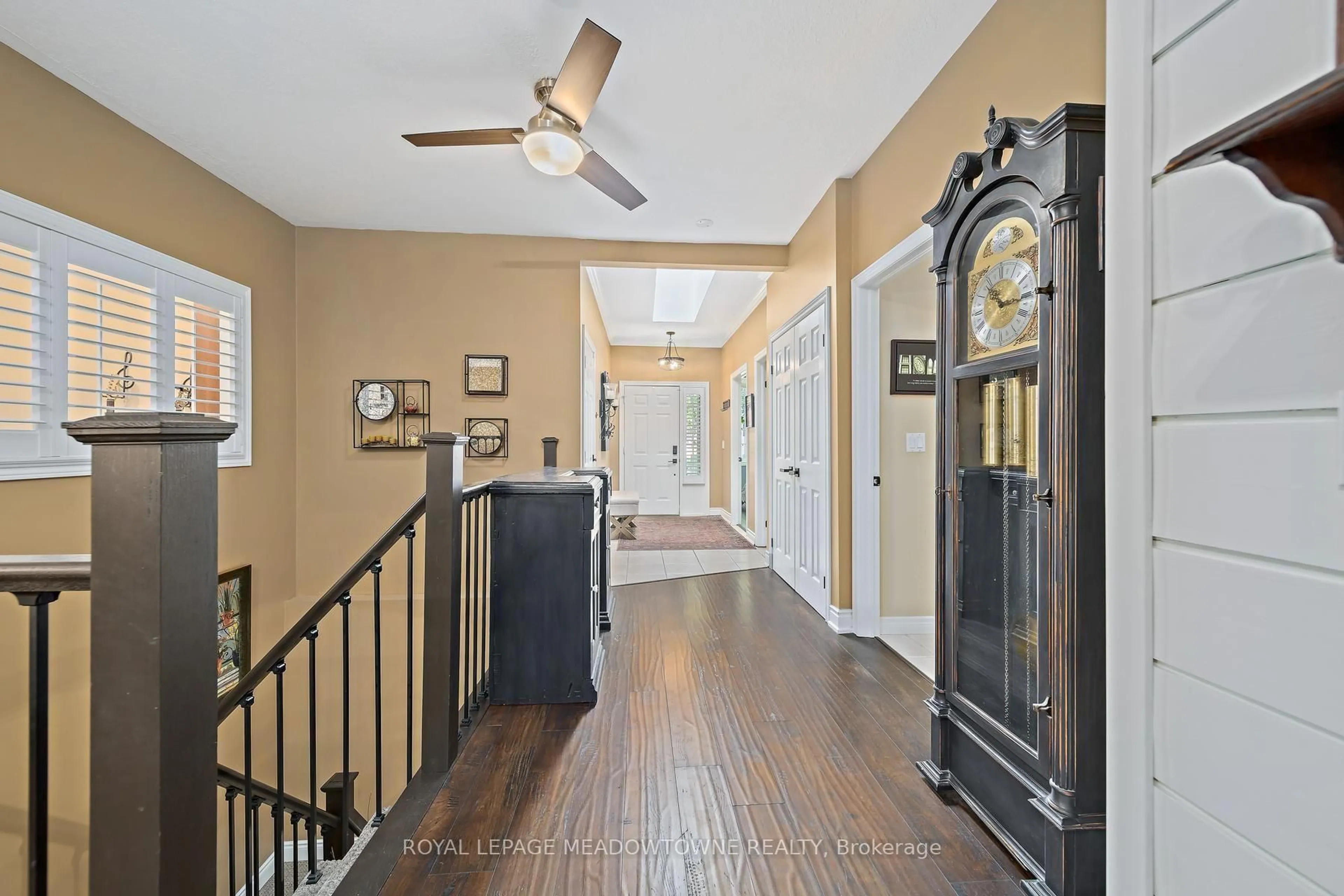 Indoor entryway for 12 Fairway Lane, Guelph Ontario N1E 7A9