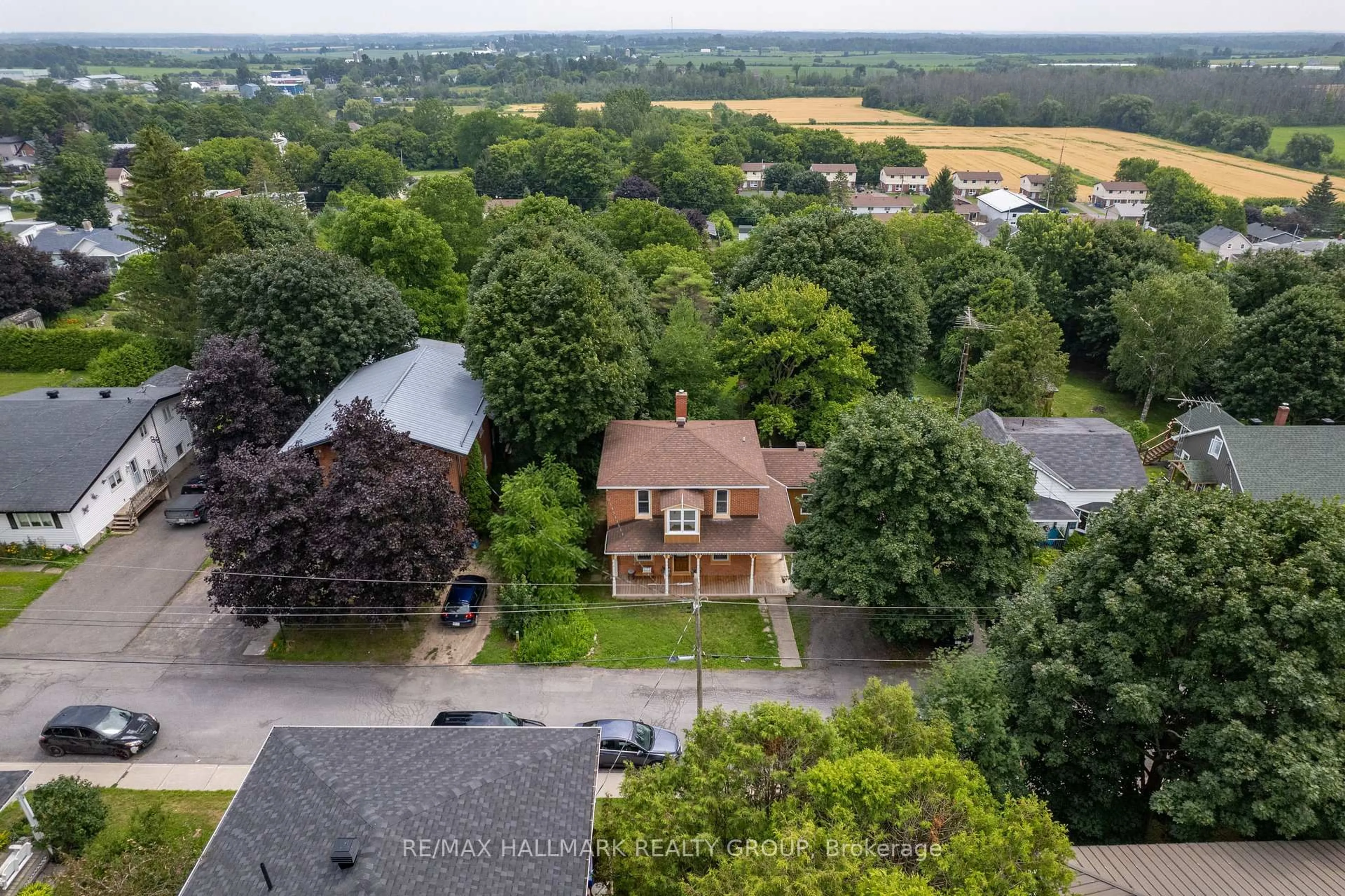 A pic from outside/outdoor area/front of a property/back of a property/a pic from drone, unknown for 71 Union St, Champlain Ontario K0B 1R0