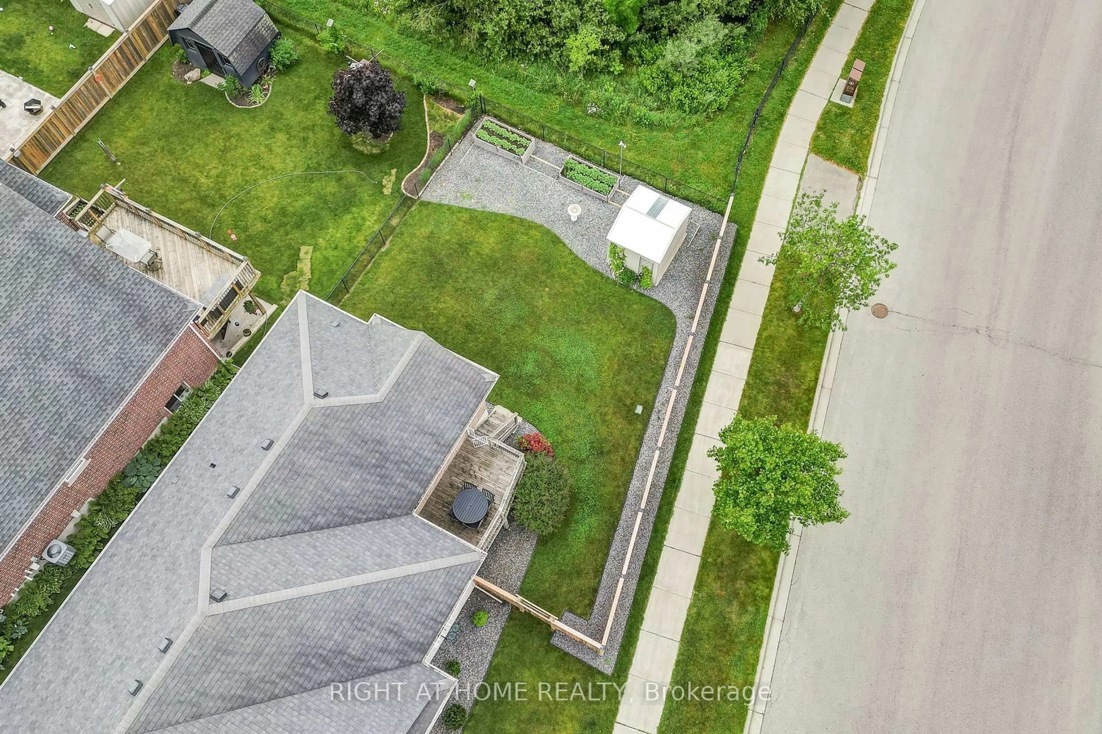 A pic from outside/outdoor area/front of a property/back of a property/a pic from drone, street for 2 Noble Lane, St. Thomas Ontario N5R 0C4