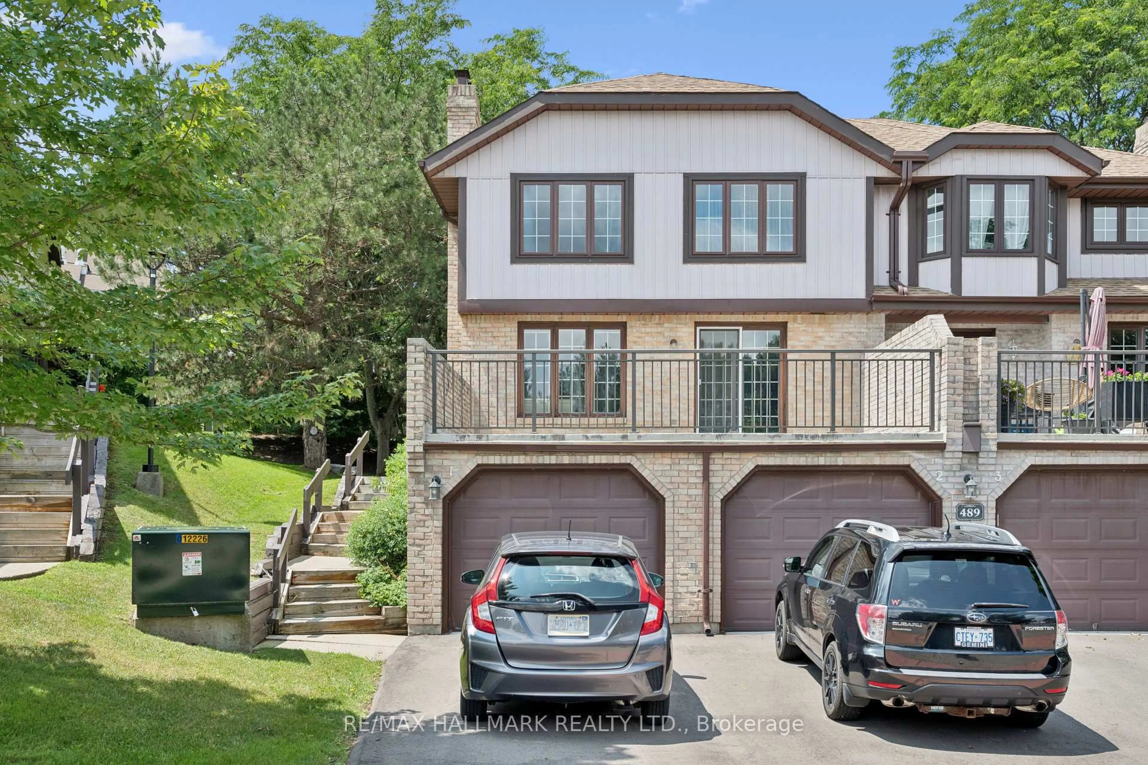 A pic from outside/outdoor area/front of a property/back of a property/a pic from drone, street for 489 Beechwood Dr #1, Waterloo Ontario N2T 1H8