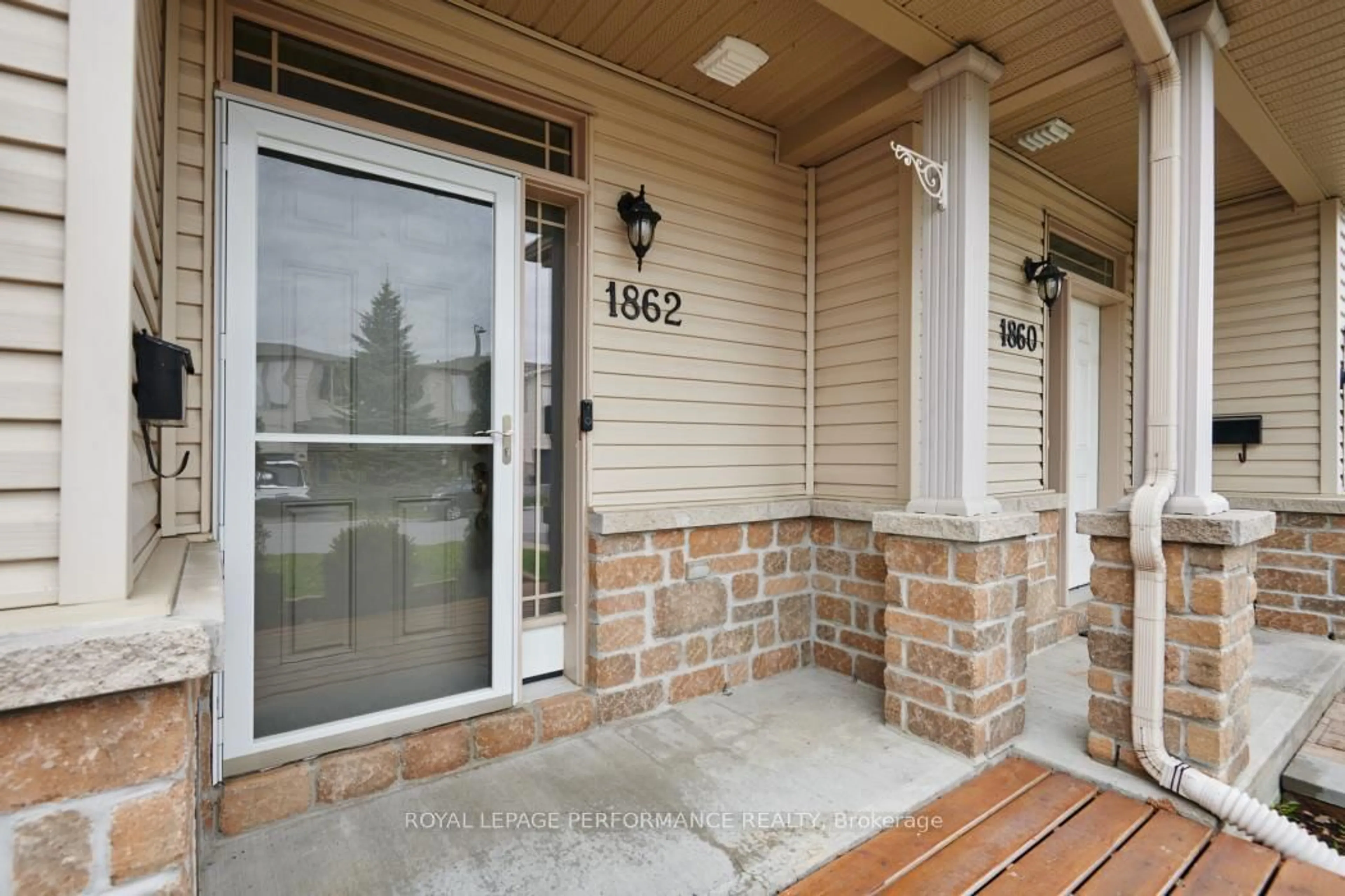 Indoor entryway for 1862 Arrowgrass Way, Ottawa Ontario K4A 0C9
