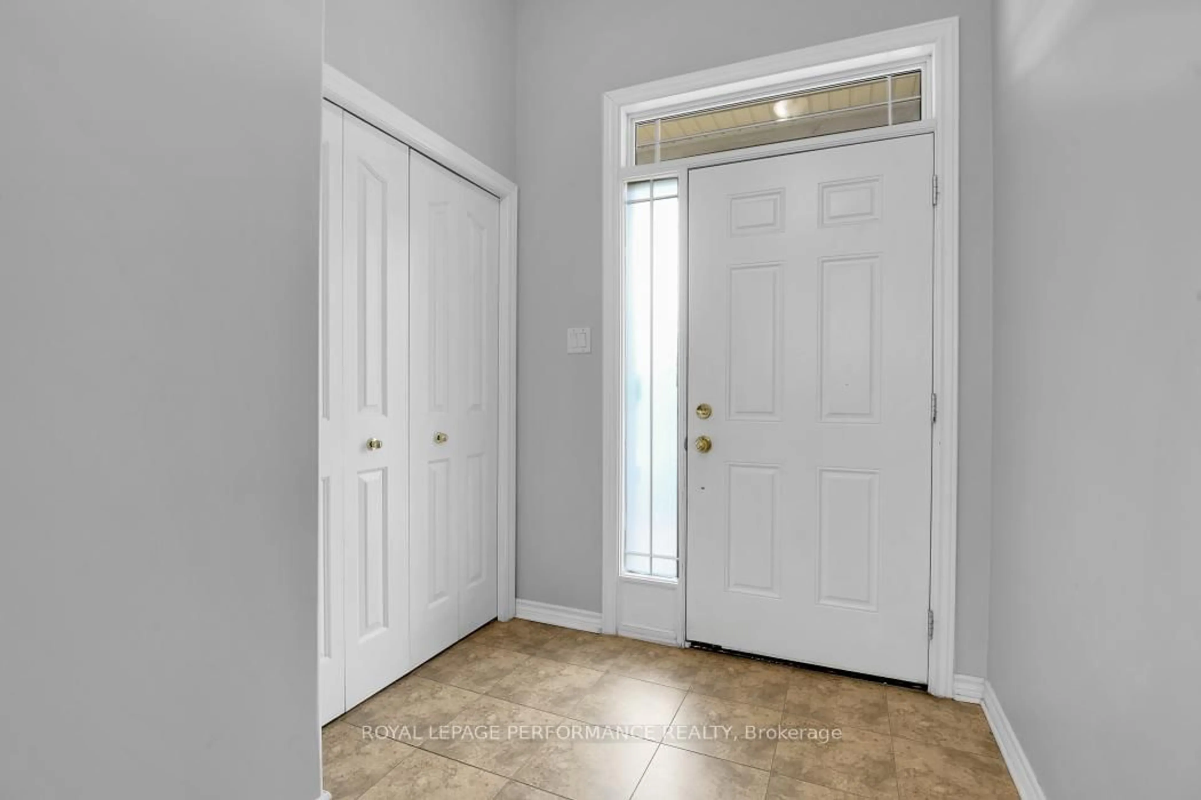 Indoor entryway for 1862 Arrowgrass Way, Ottawa Ontario K4A 0C9