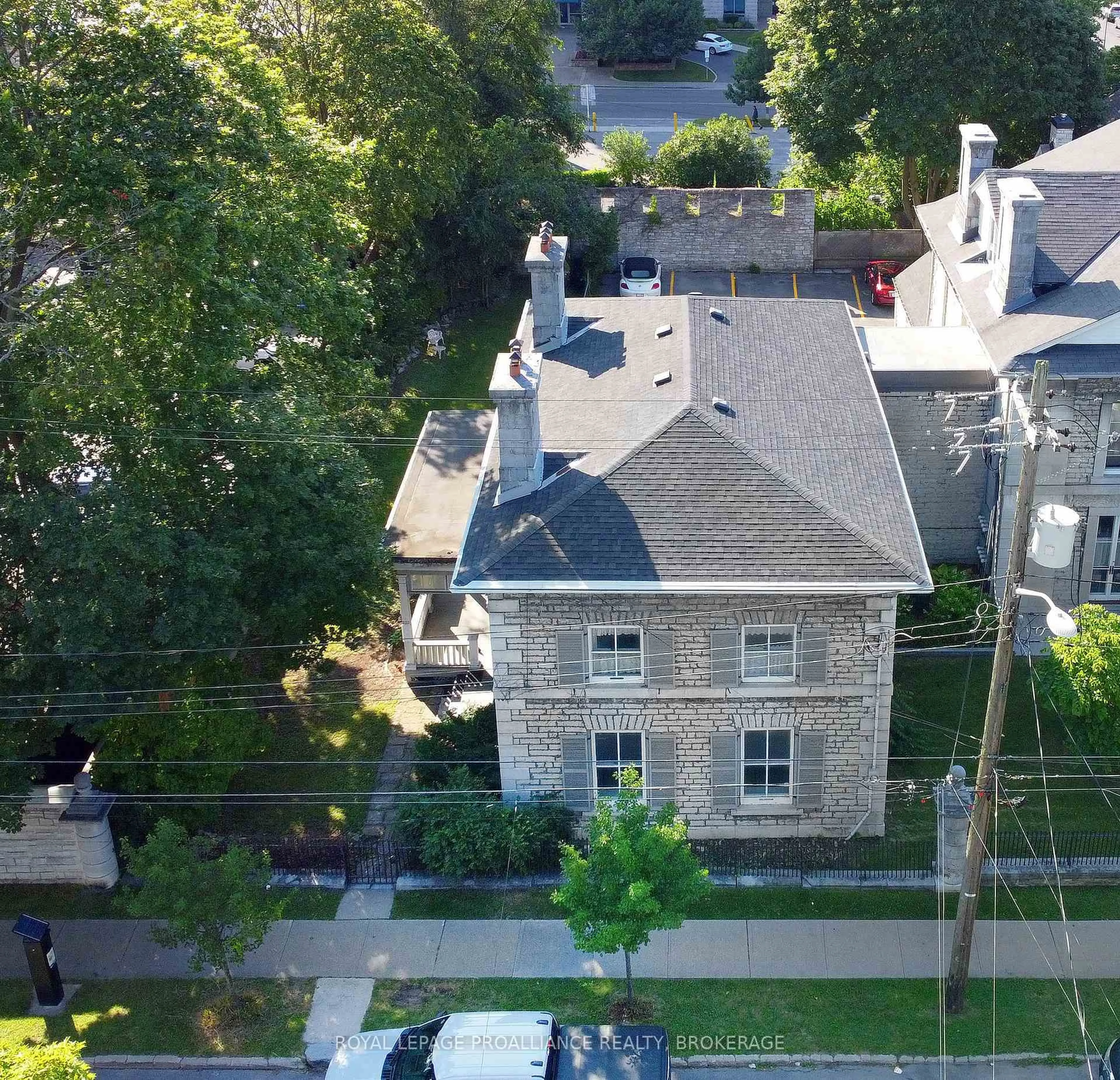 A pic from outside/outdoor area/front of a property/back of a property/a pic from drone, street for 223 King St, Kingston Ontario K7L 3A7
