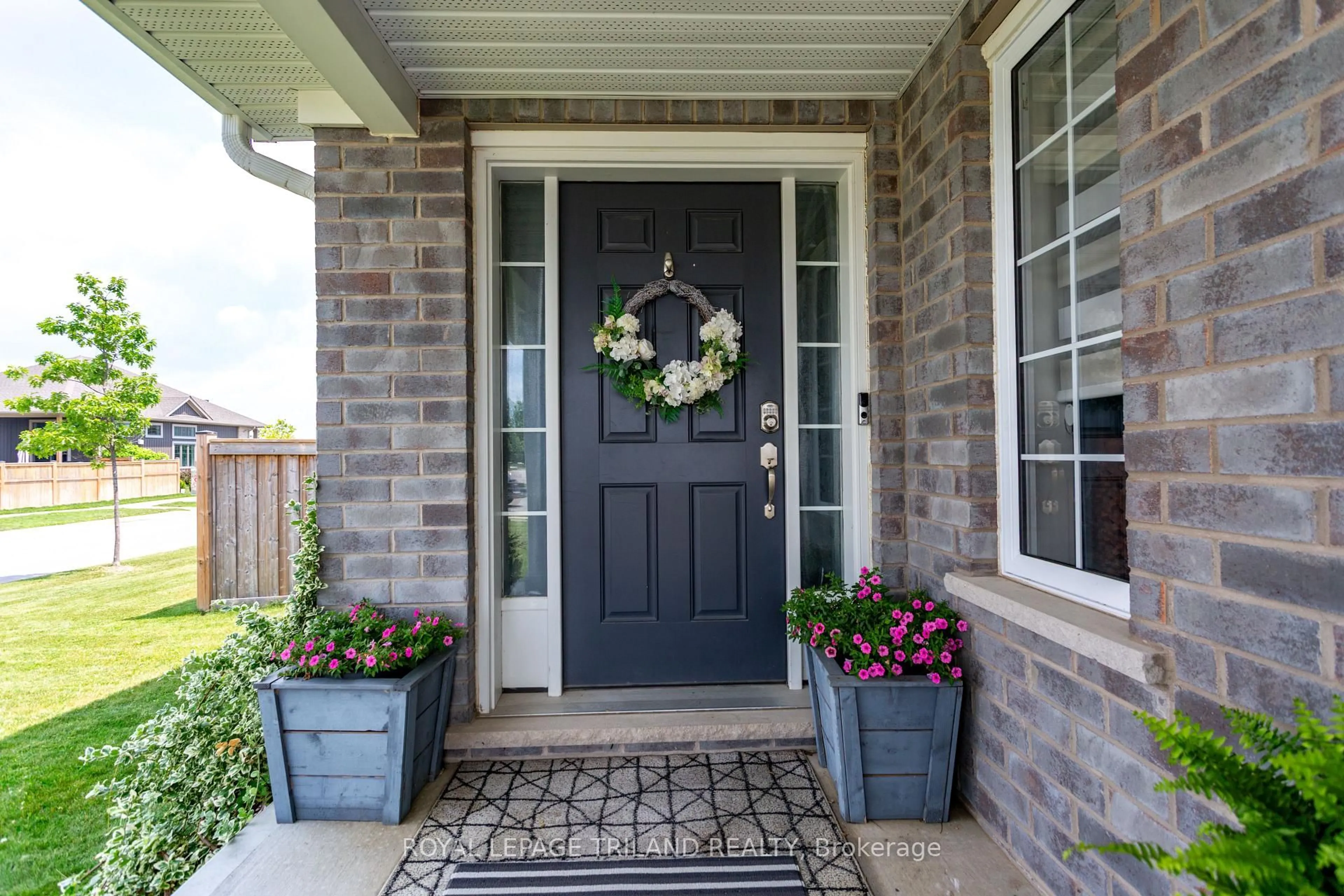 Indoor entryway for 1 Acorn Tr, St. Thomas Ontario N5R 0H5