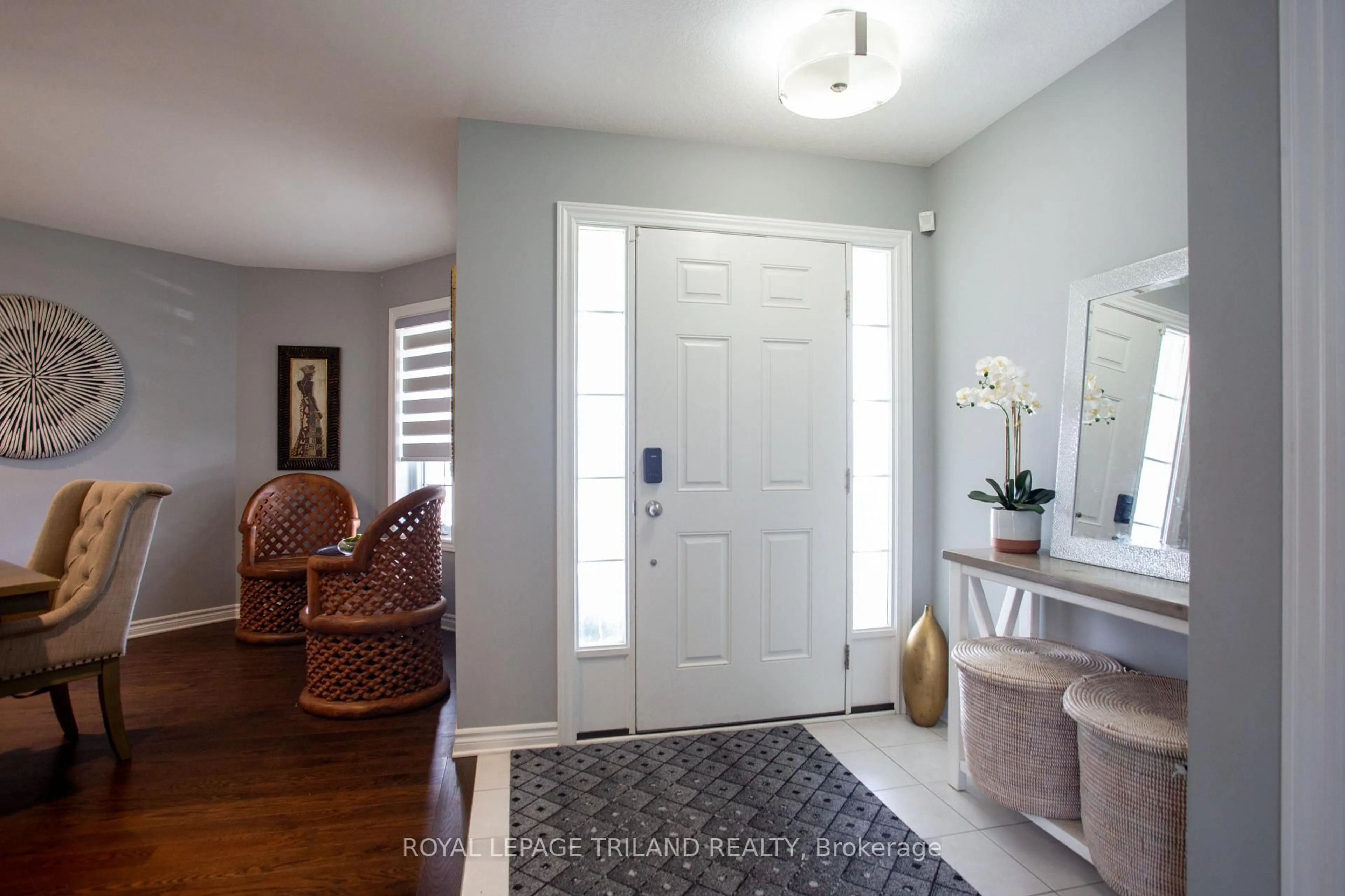Indoor entryway for 1 Acorn Tr, St. Thomas Ontario N5R 0H5