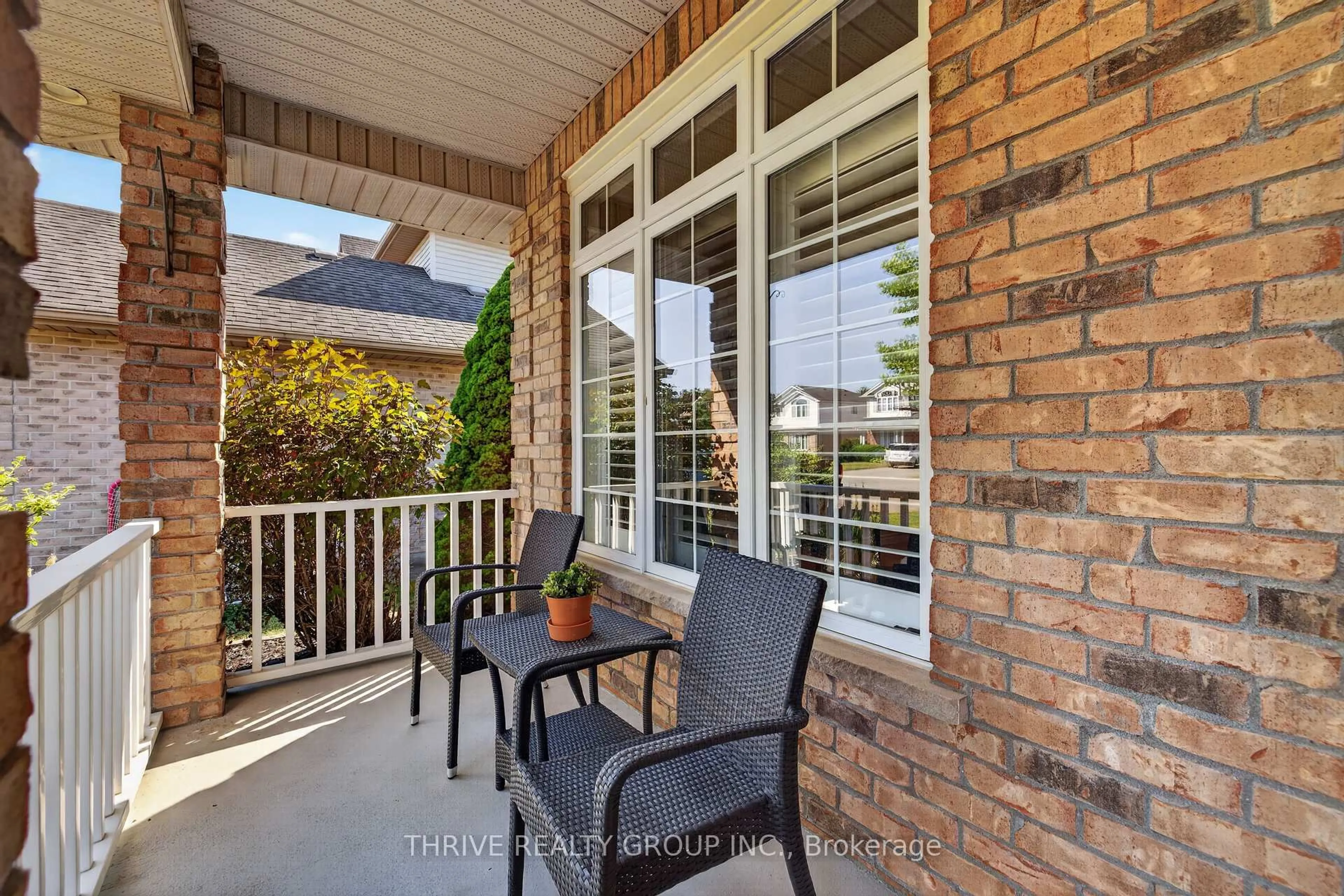 Patio, street for 43 Mapleridge Cres, Thames Centre Ontario N0L 1G3