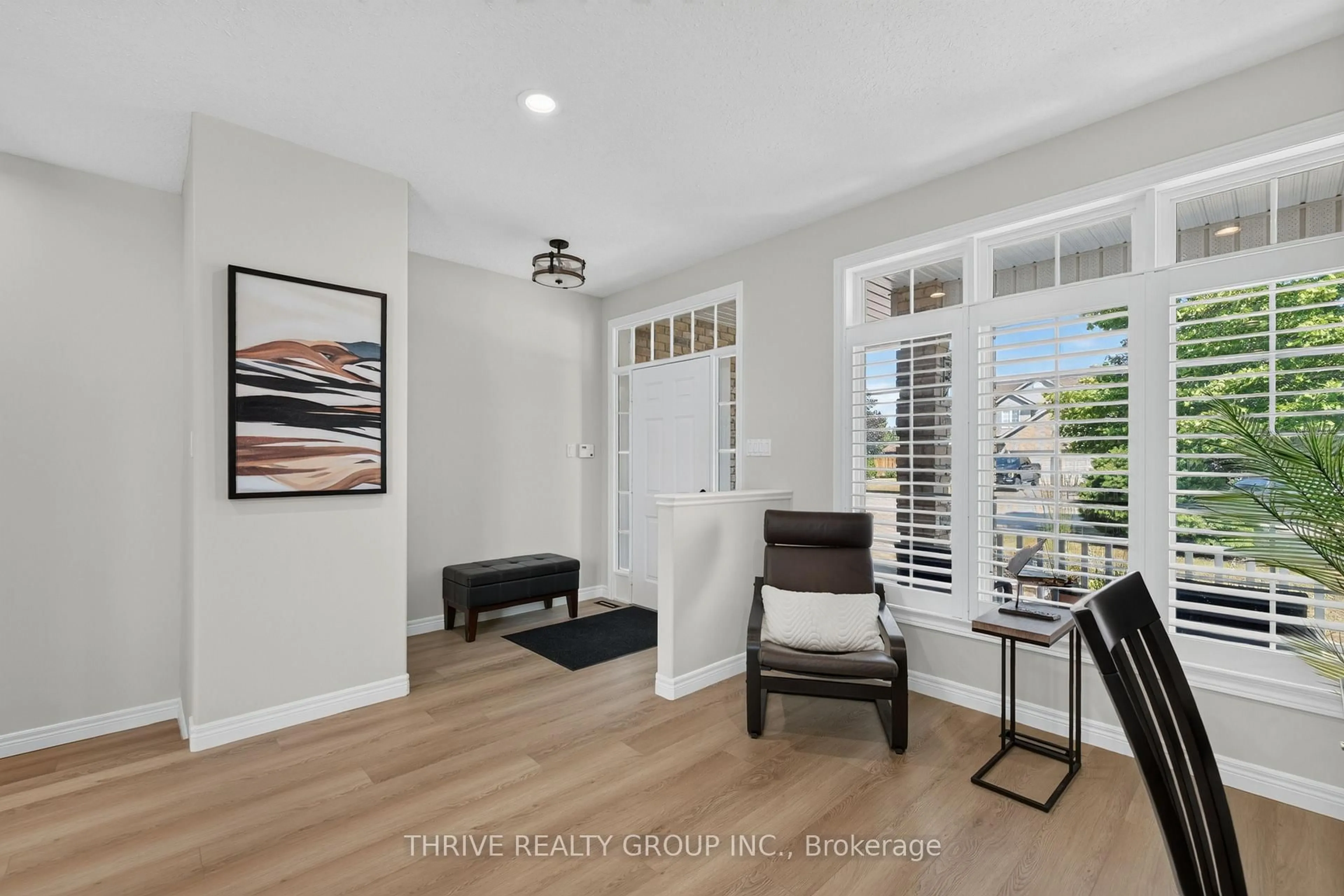 Indoor entryway for 43 Mapleridge Cres, Thames Centre Ontario N0L 1G3