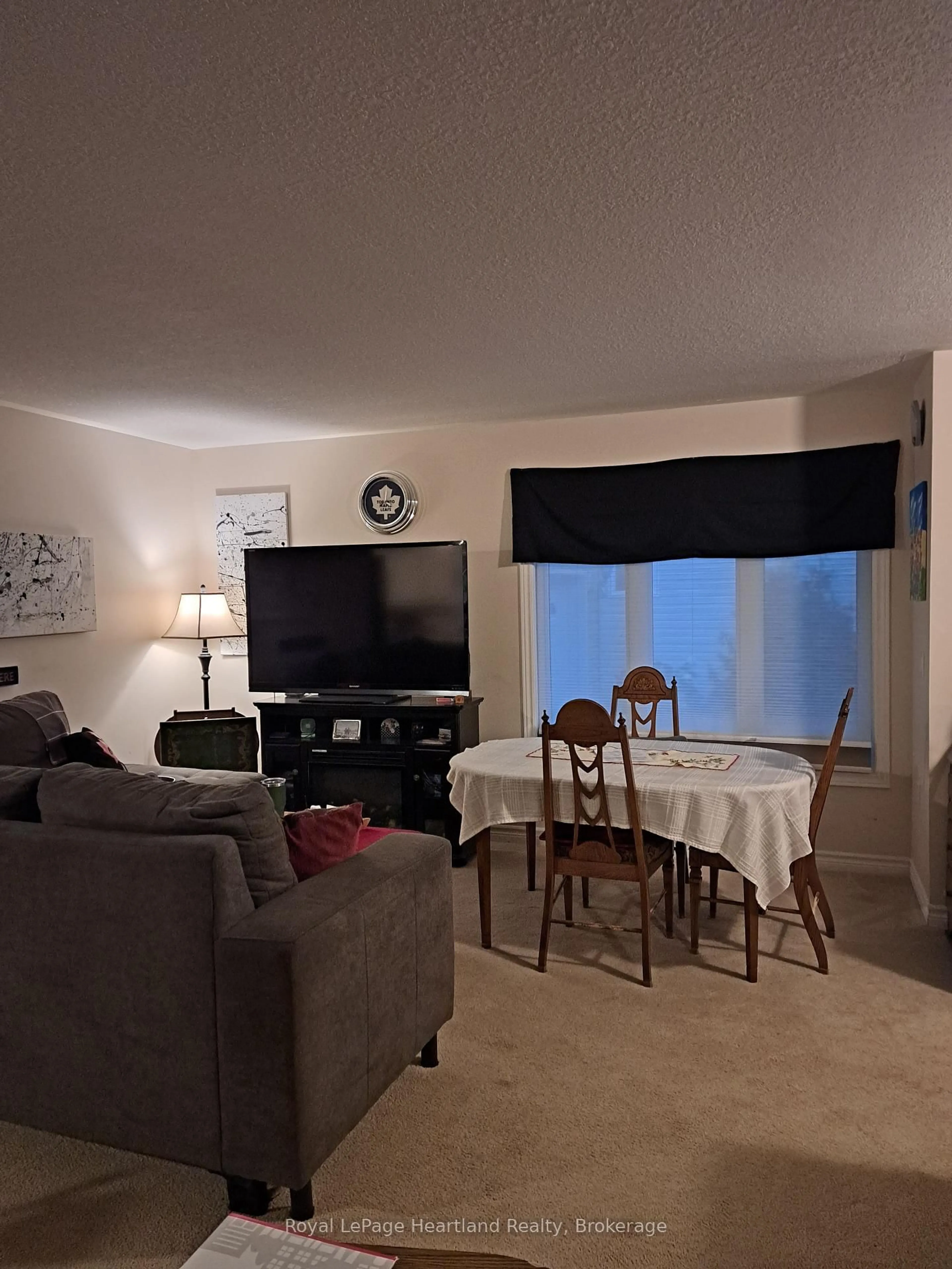 Living room with furniture, unknown for 5 Kellestine Dr, Strathroy-Caradoc Ontario N6G 0C5
