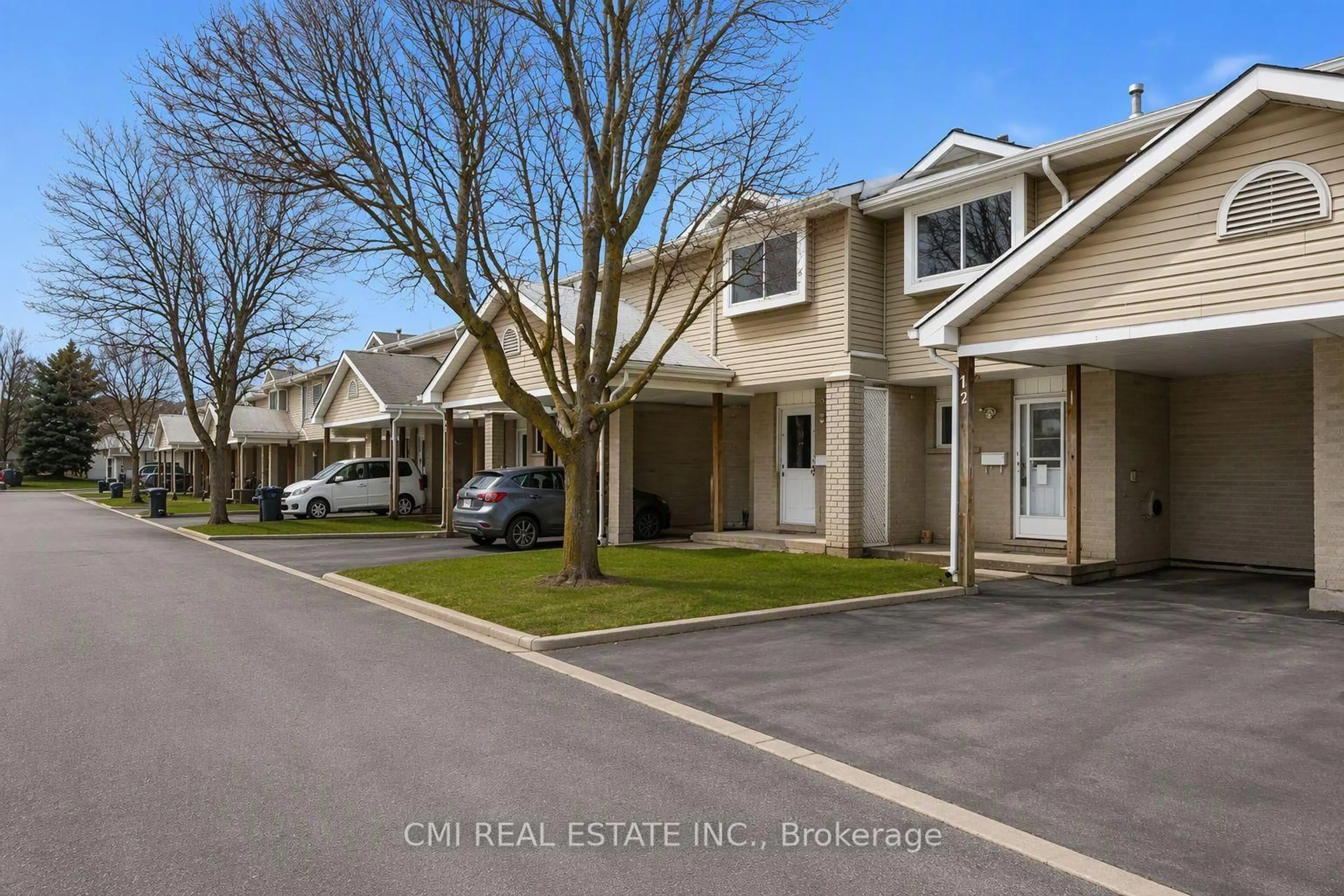 A pic from outside/outdoor area/front of a property/back of a property/a pic from drone, street for 125 Sekura Cres #12, Cambridge Ontario N1R 8B4