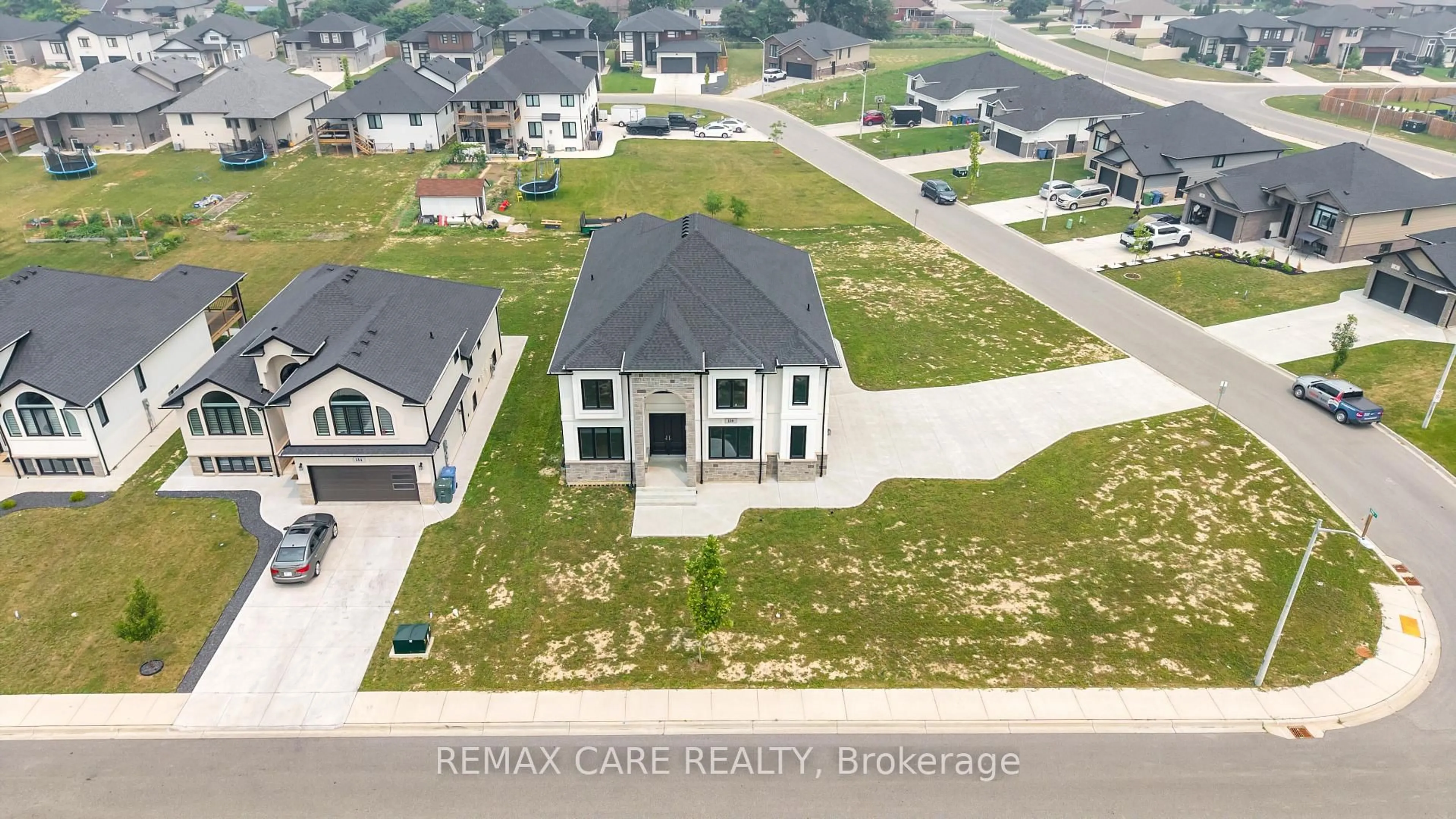 A pic from outside/outdoor area/front of a property/back of a property/a pic from drone, street for 116 Kingsbridge Dr, Amherstburg Ontario N9V 0G8