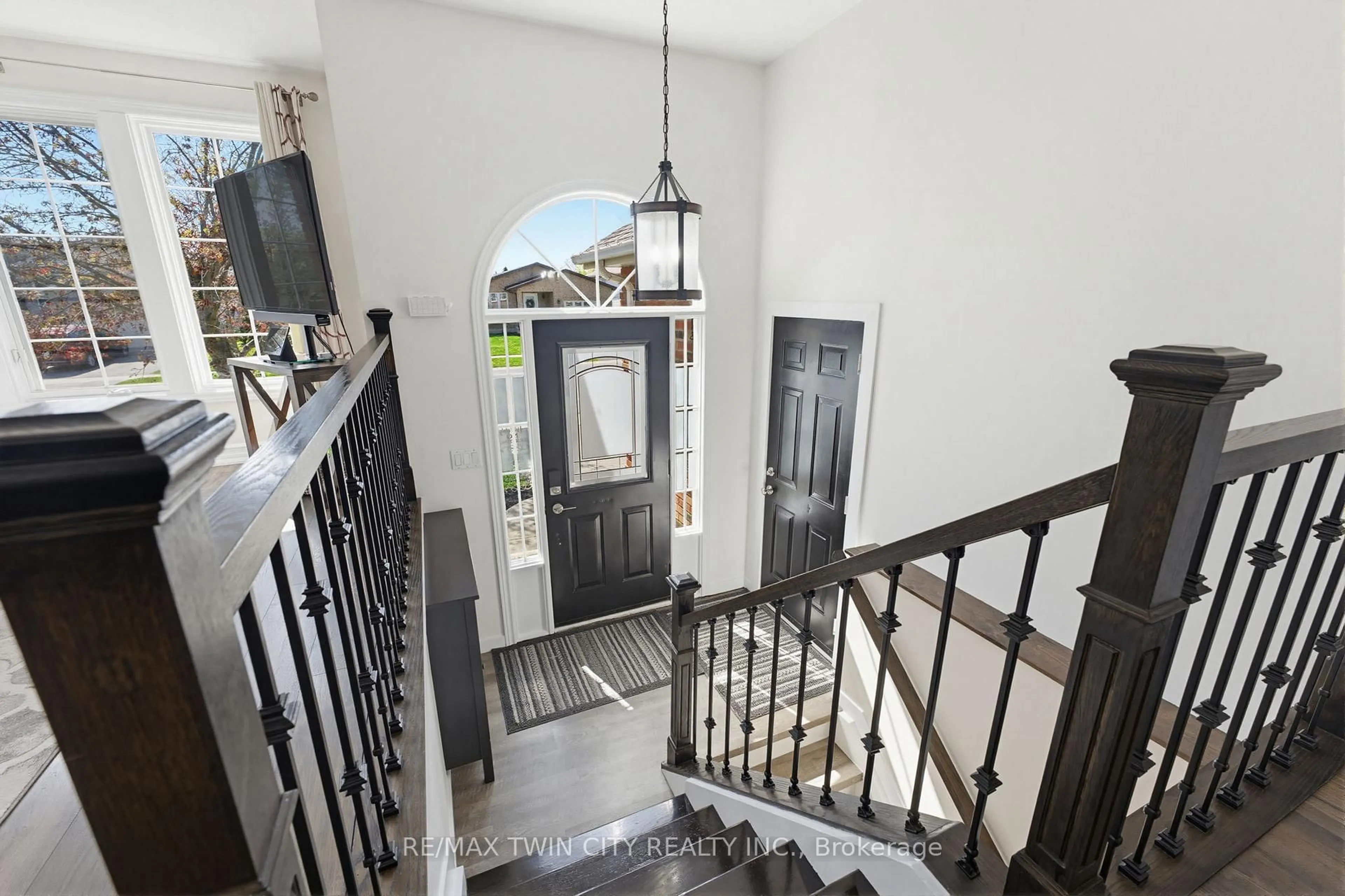 Indoor entryway for 60 St Patrick's Dr, Brantford Ontario N3T 6L4