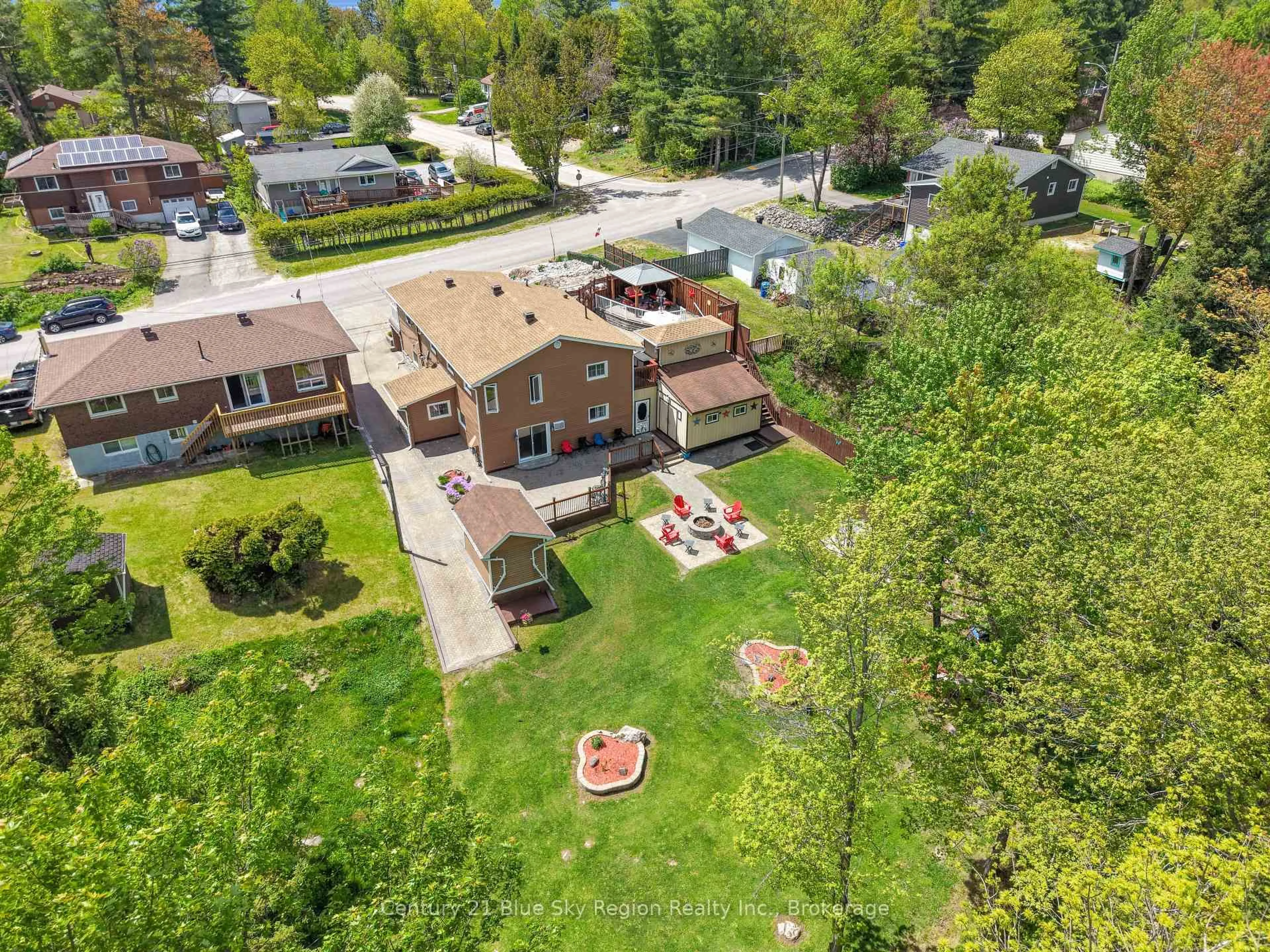 A pic from outside/outdoor area/front of a property/back of a property/a pic from drone, unknown for 268 King St, Callander Ontario P0H 1H0