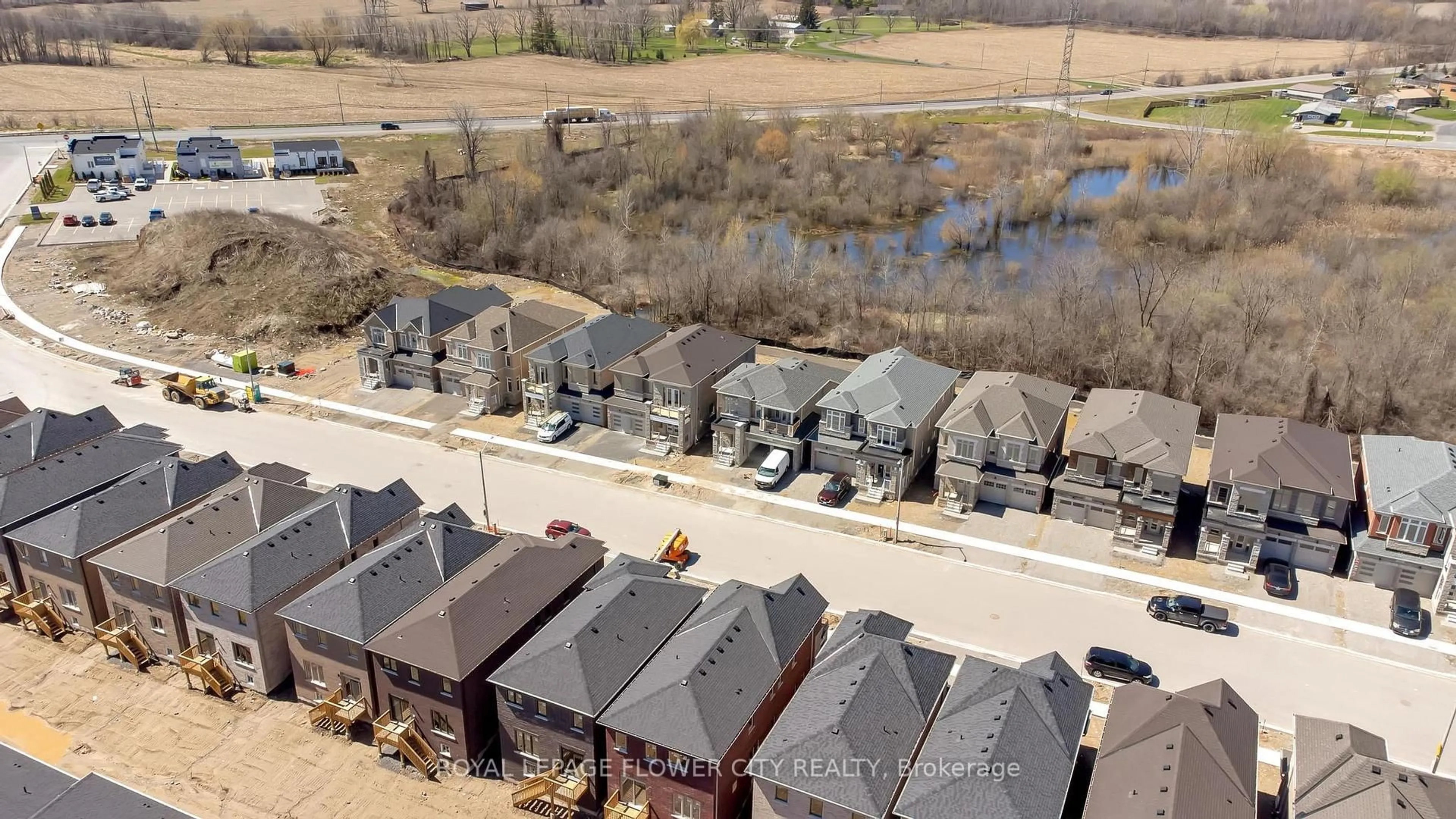 A pic from outside/outdoor area/front of a property/back of a property/a pic from drone, water/lake/river/ocean view for 37 Gledhill Cres, Cambridge Ontario N1T 0G4
