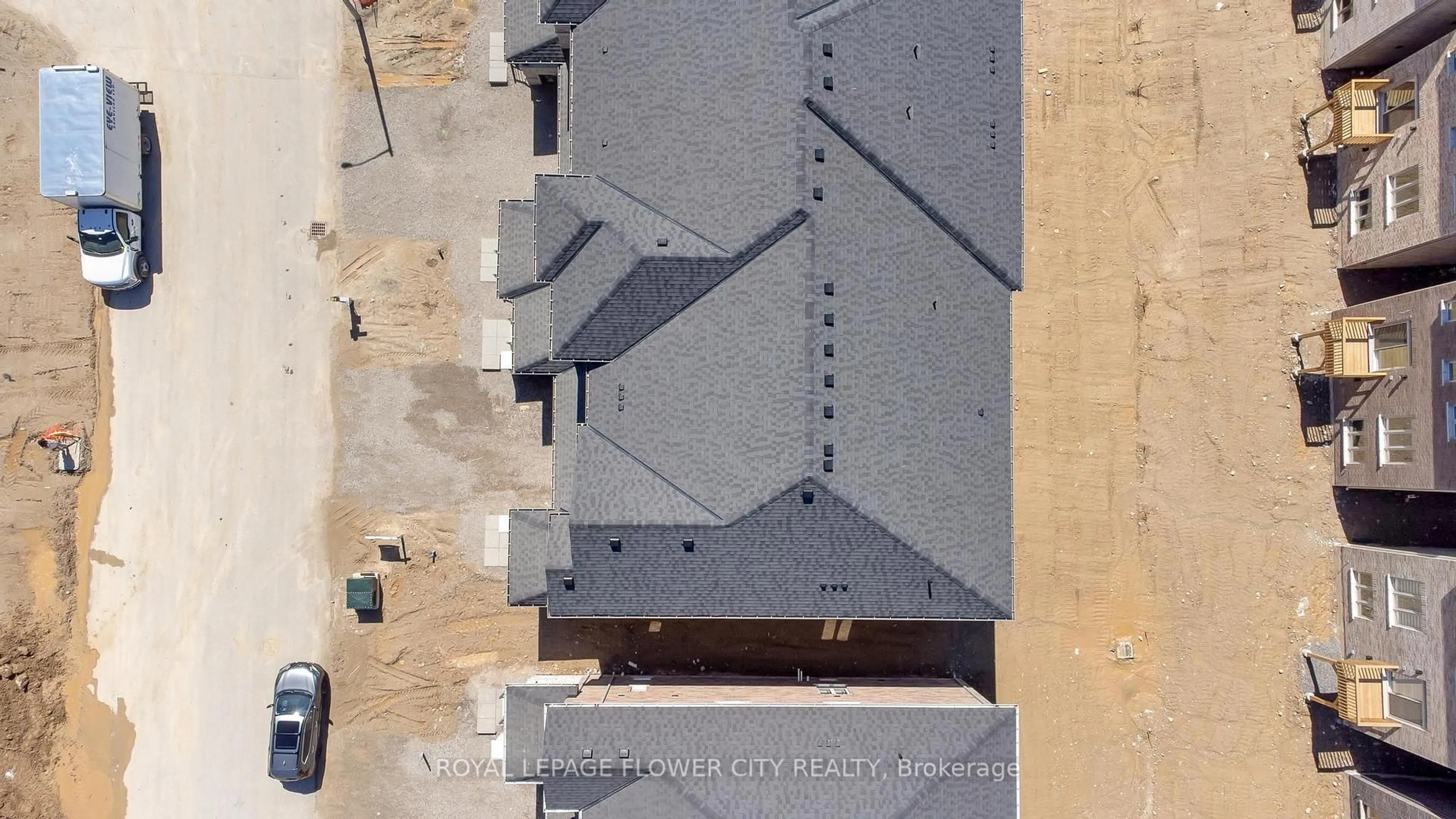 A pic from outside/outdoor area/front of a property/back of a property/a pic from drone, building for 37 Gledhill Cres, Cambridge Ontario N1T 0G4