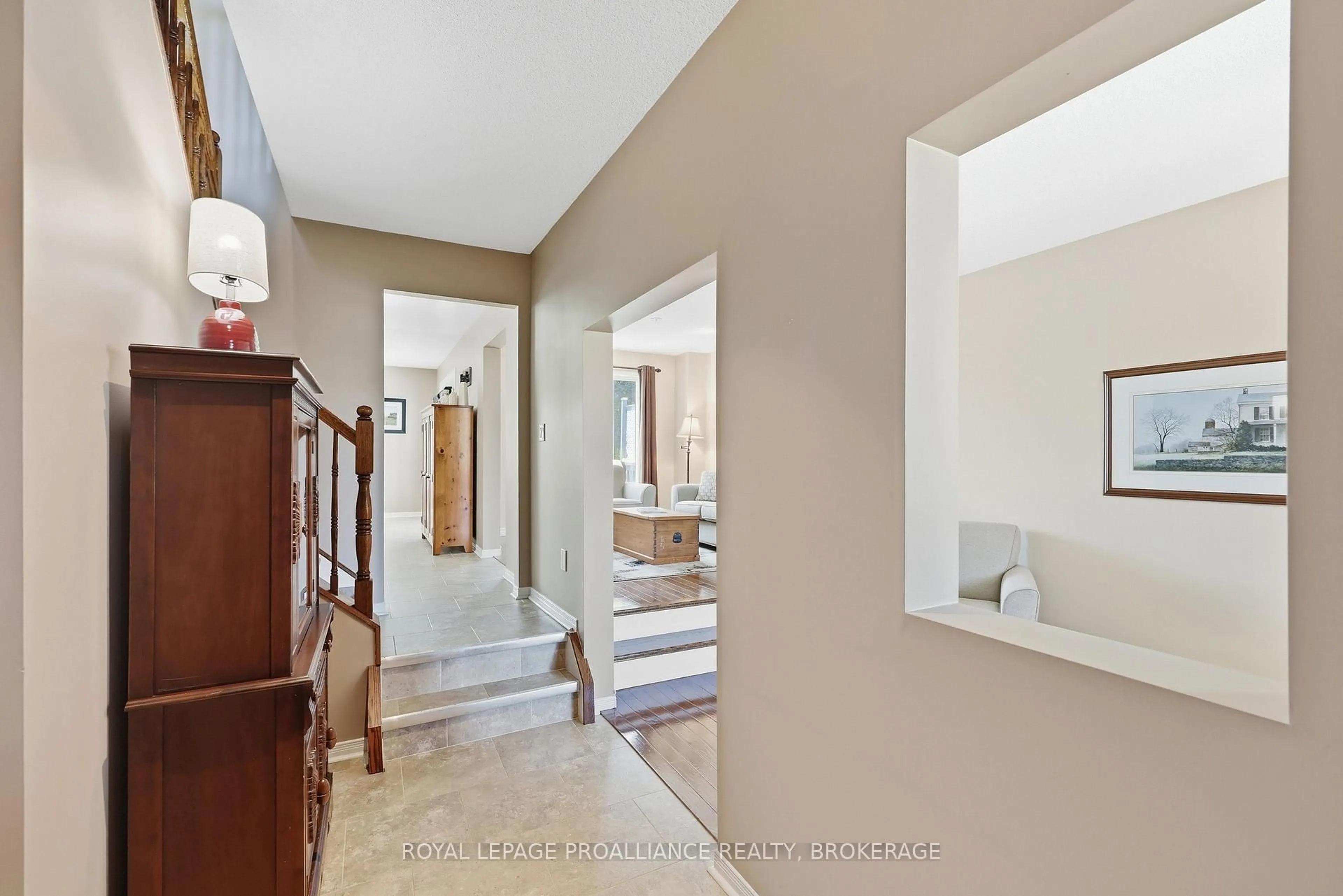 Indoor entryway for 969 Lombardy St, Kingston Ontario K7M 8M7