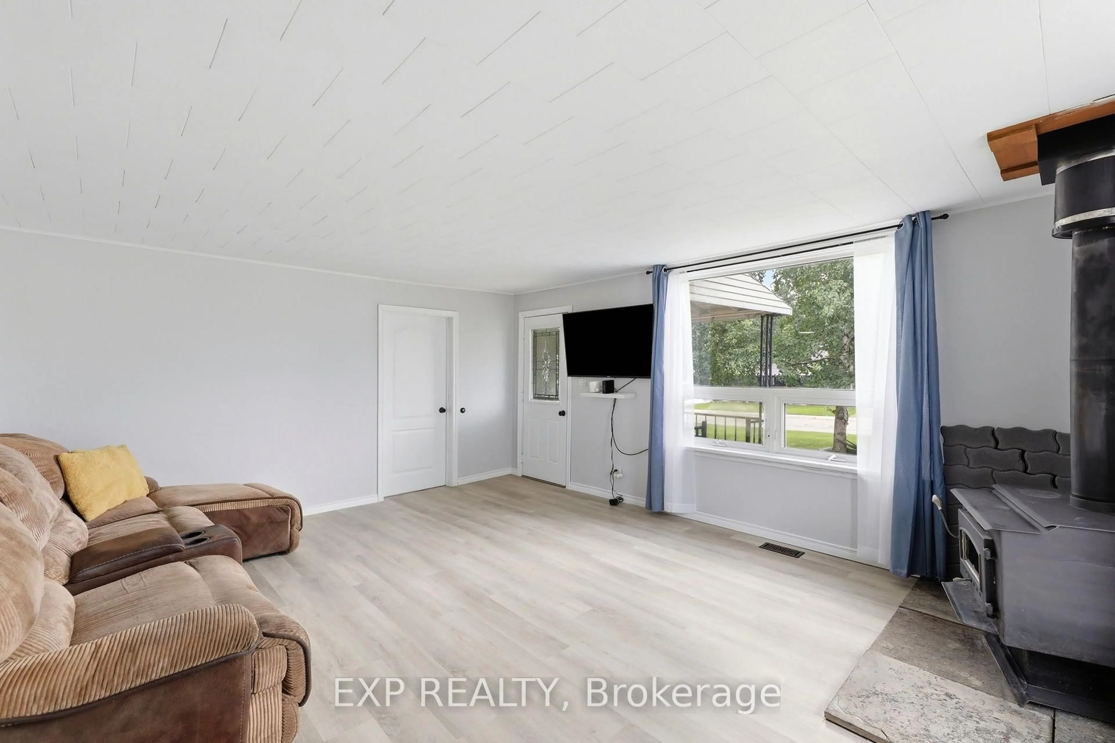 A pic of a room for 224 Church St, Central Elgin Ontario N0L 1B0
