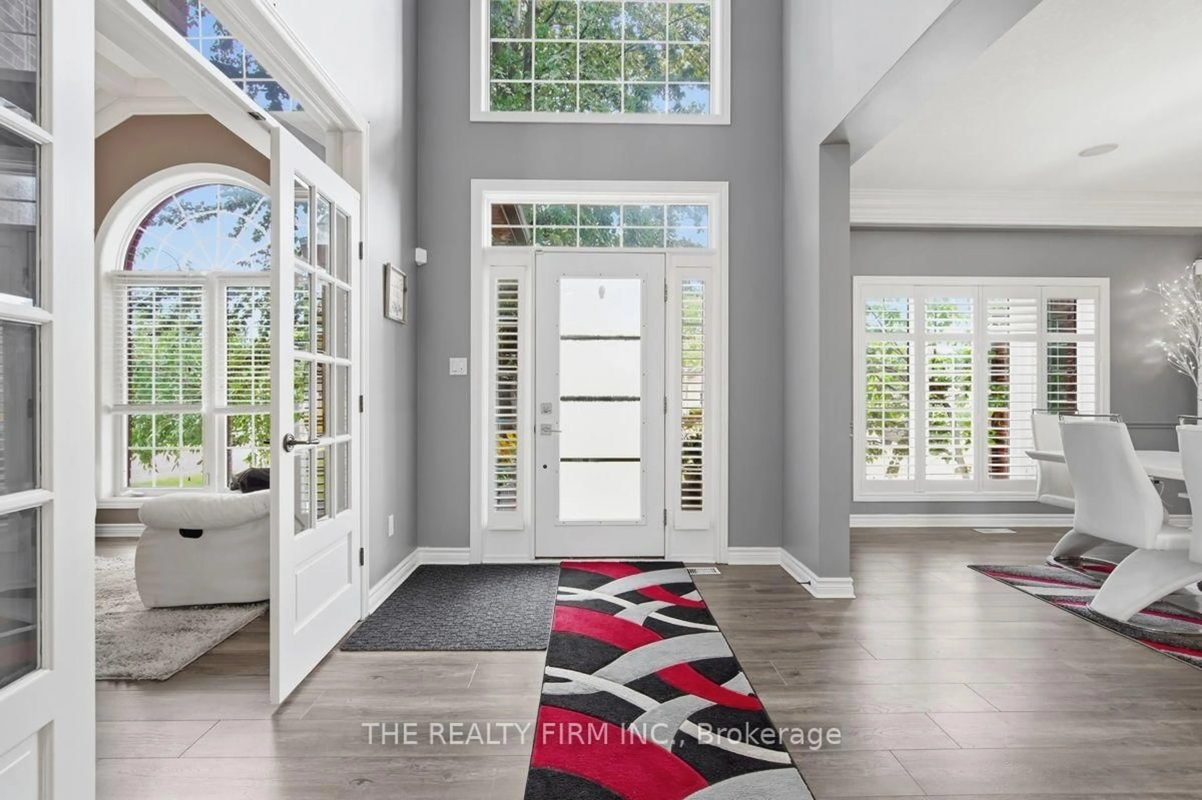 Indoor entryway for 552 Mcgarrell Pl, London North Ontario N6G 5J8