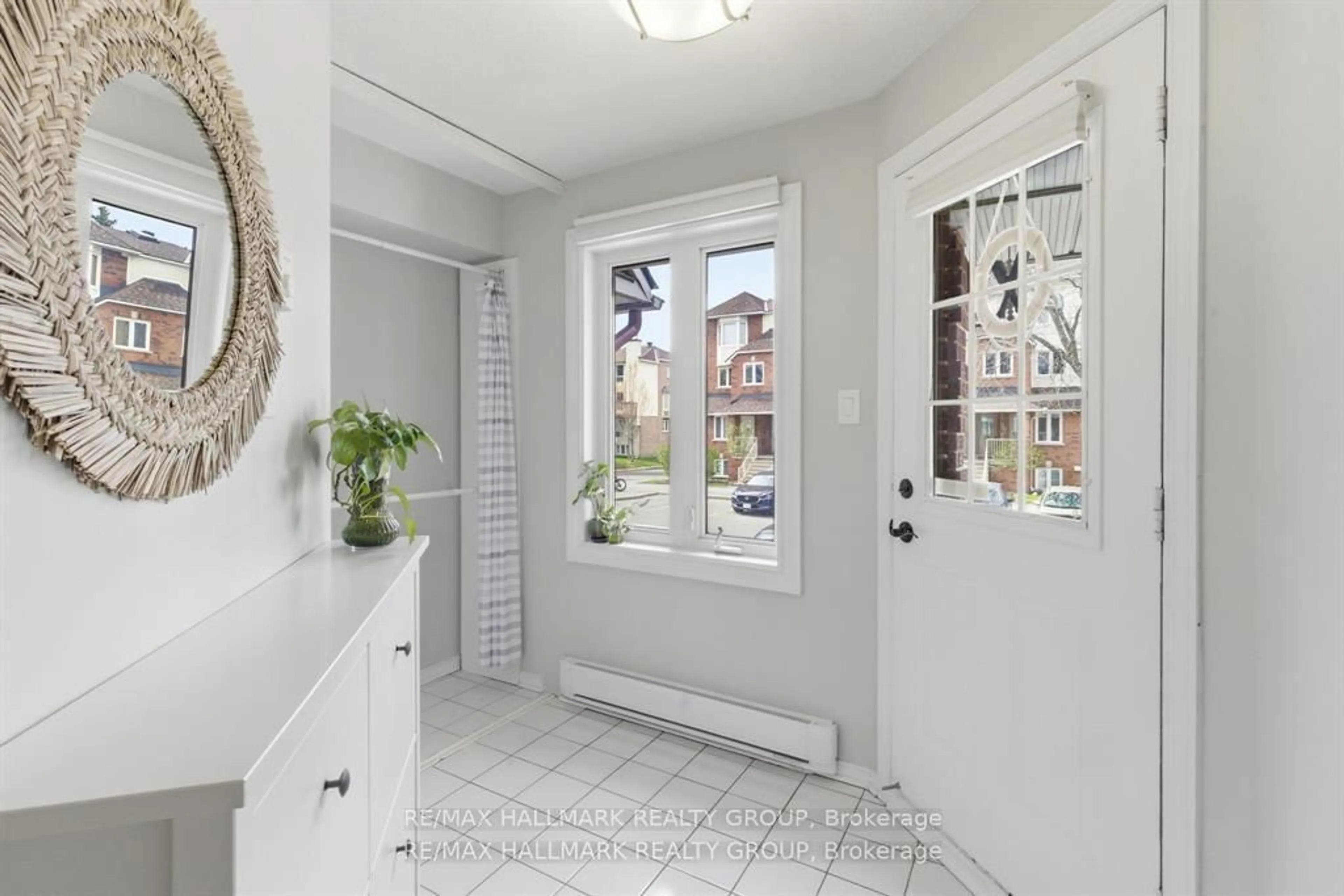 Indoor entryway for 390 Briston Private #3, Ottawa Ontario K1G 5R3