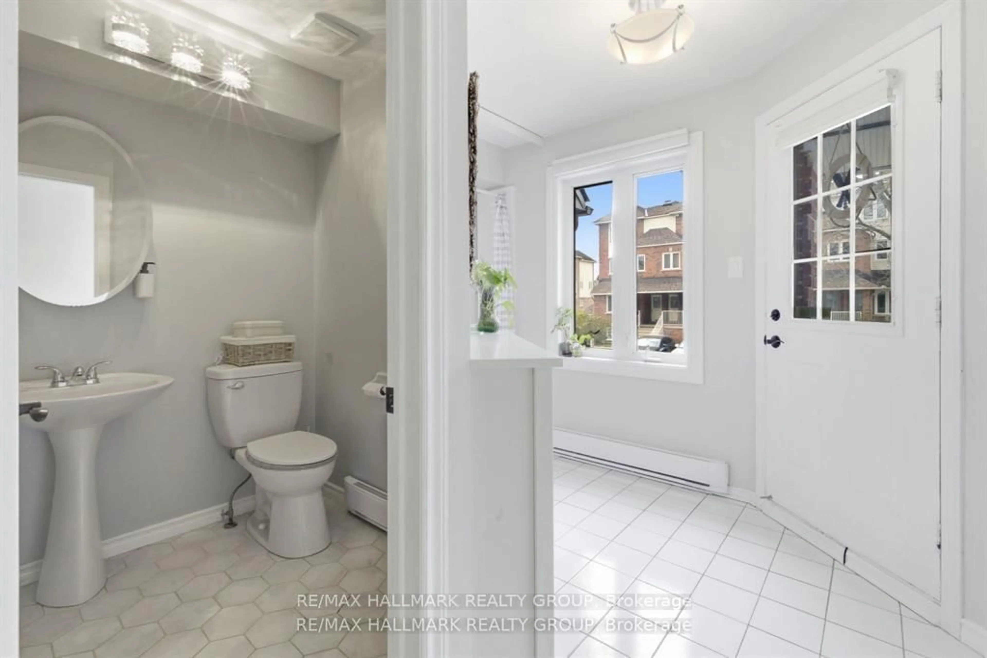 Standard bathroom, ceramic/tile floor for 390 Briston Private #3, Ottawa Ontario K1G 5R3