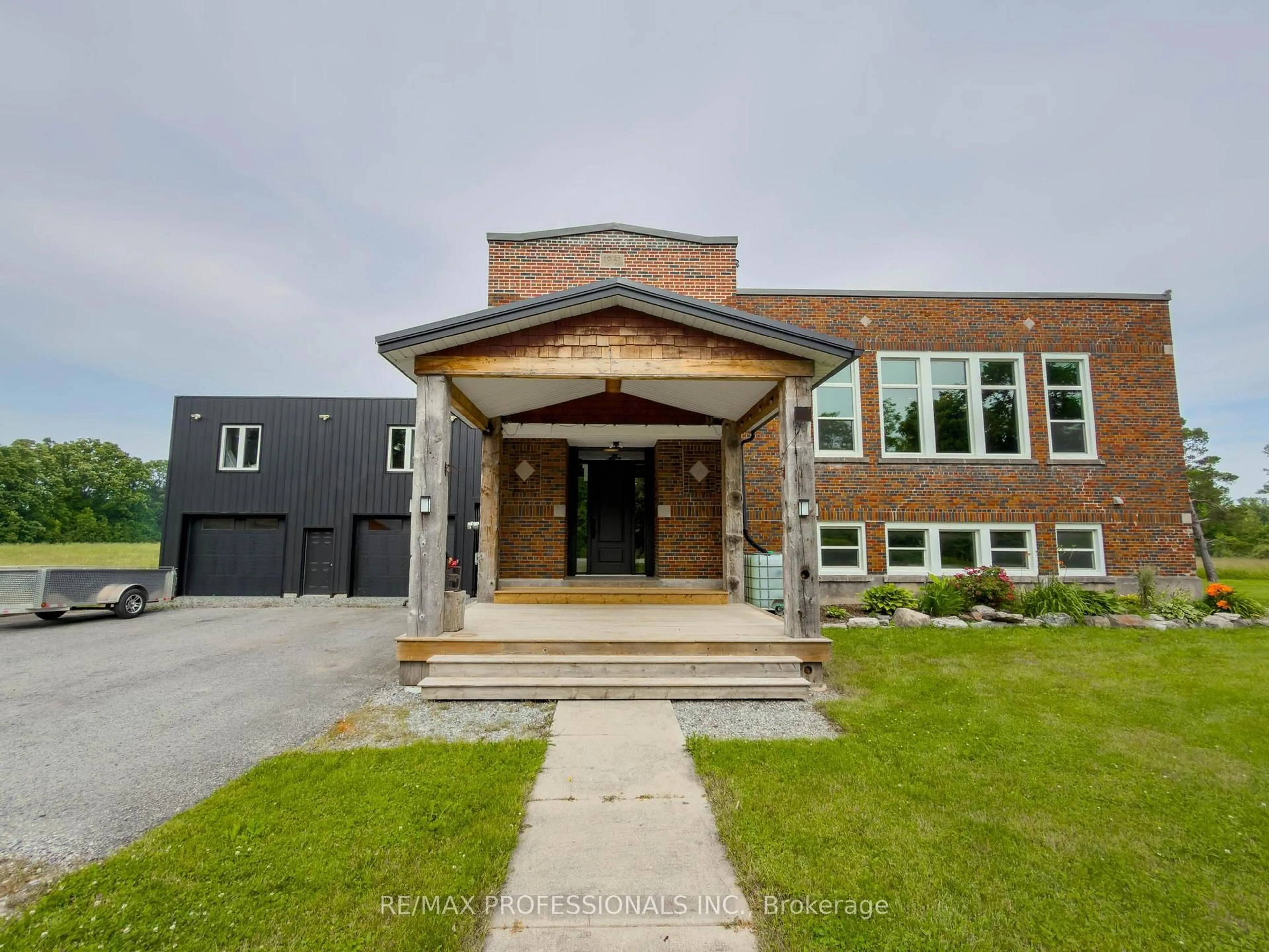 Home with brick exterior material, unknown for 1744 Ridgemount Rd, Fort Erie Ontario L0S 1N0