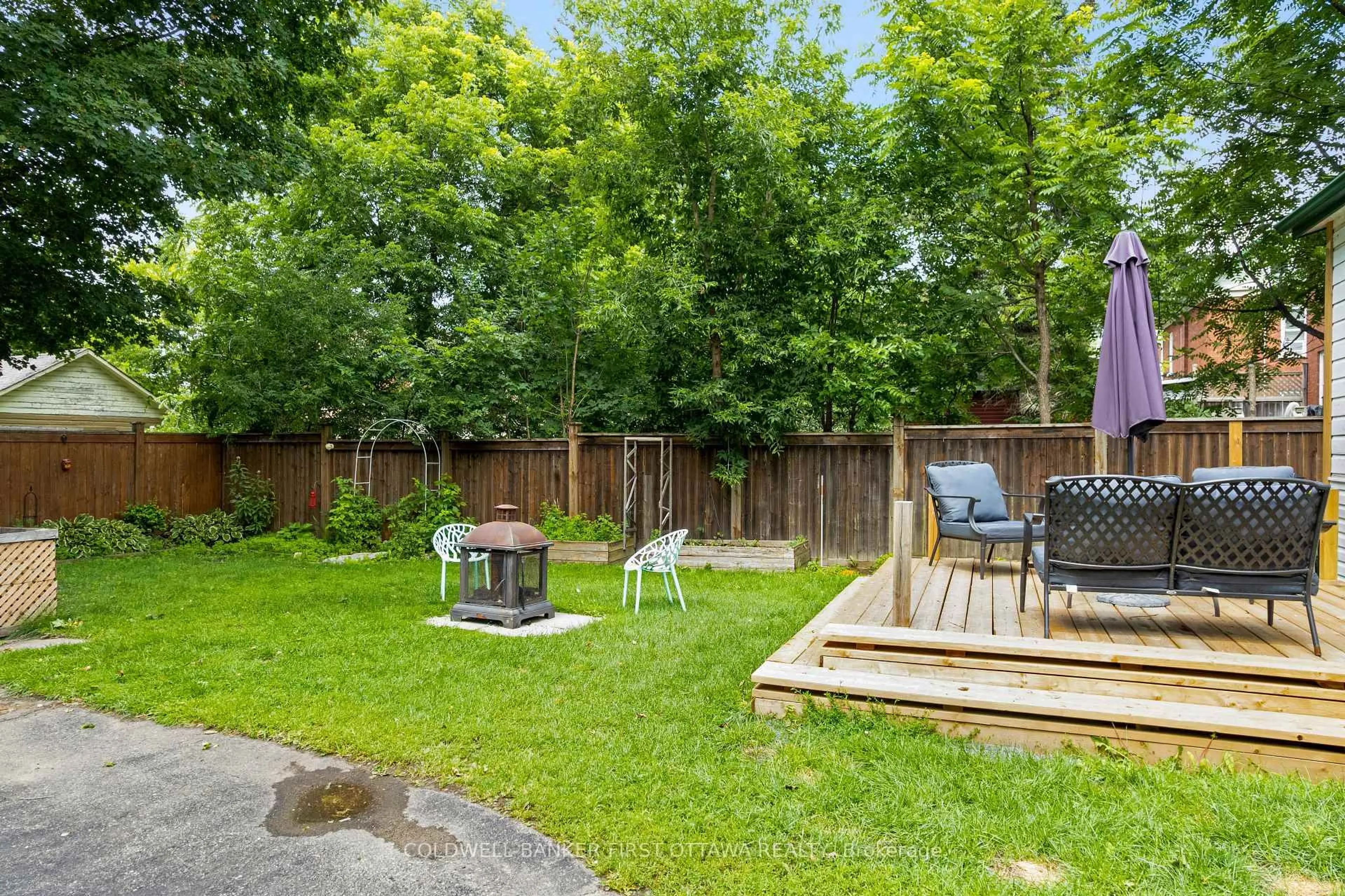 Patio, forest/trees view for 20 McEwen Ave, Smiths Falls Ontario K7A 2K4