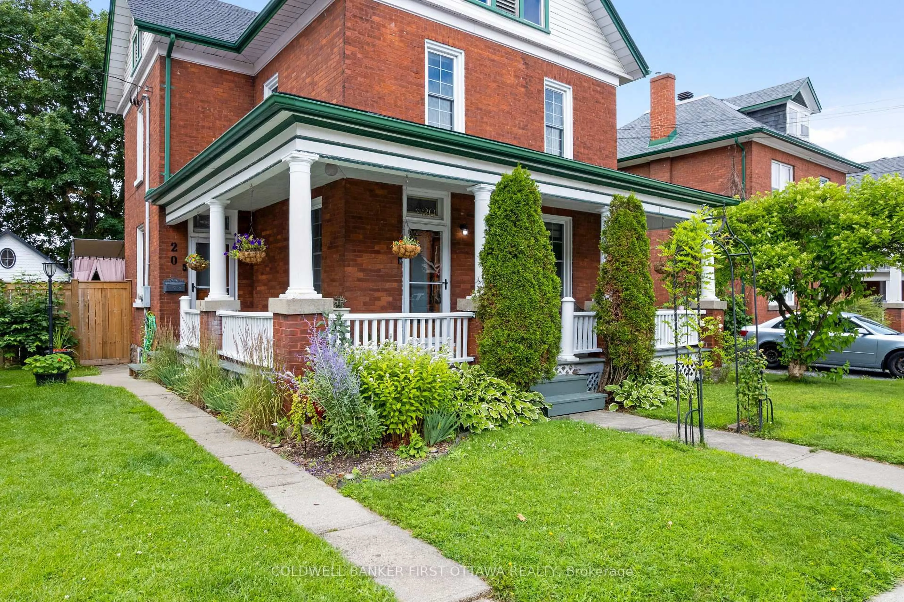 Home with brick exterior material, street for 20 McEwen Ave, Smiths Falls Ontario K7A 2K4