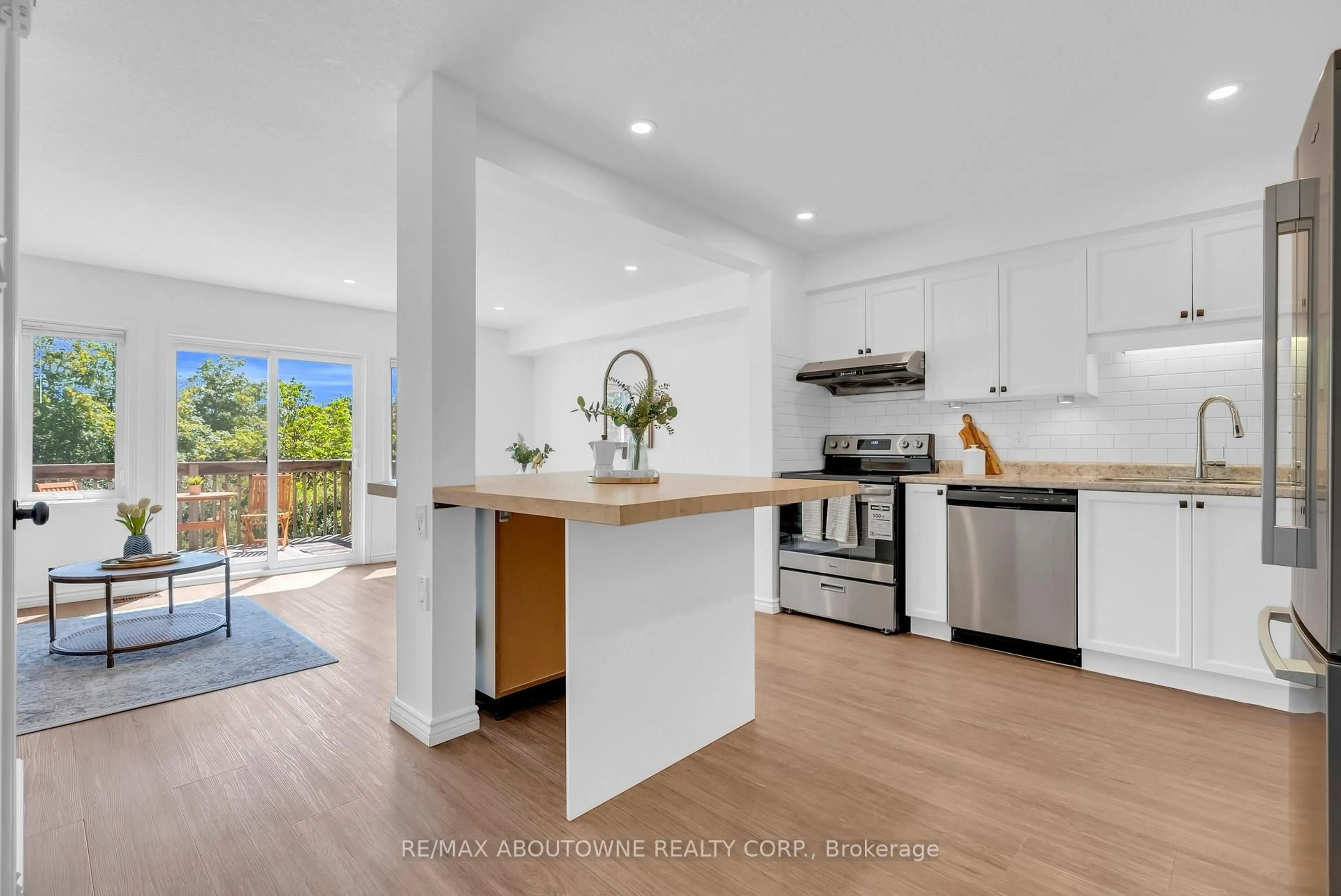 Open concept kitchen, unknown for 151 Clairfields Dr #15, Guelph Ontario N1L 1P5