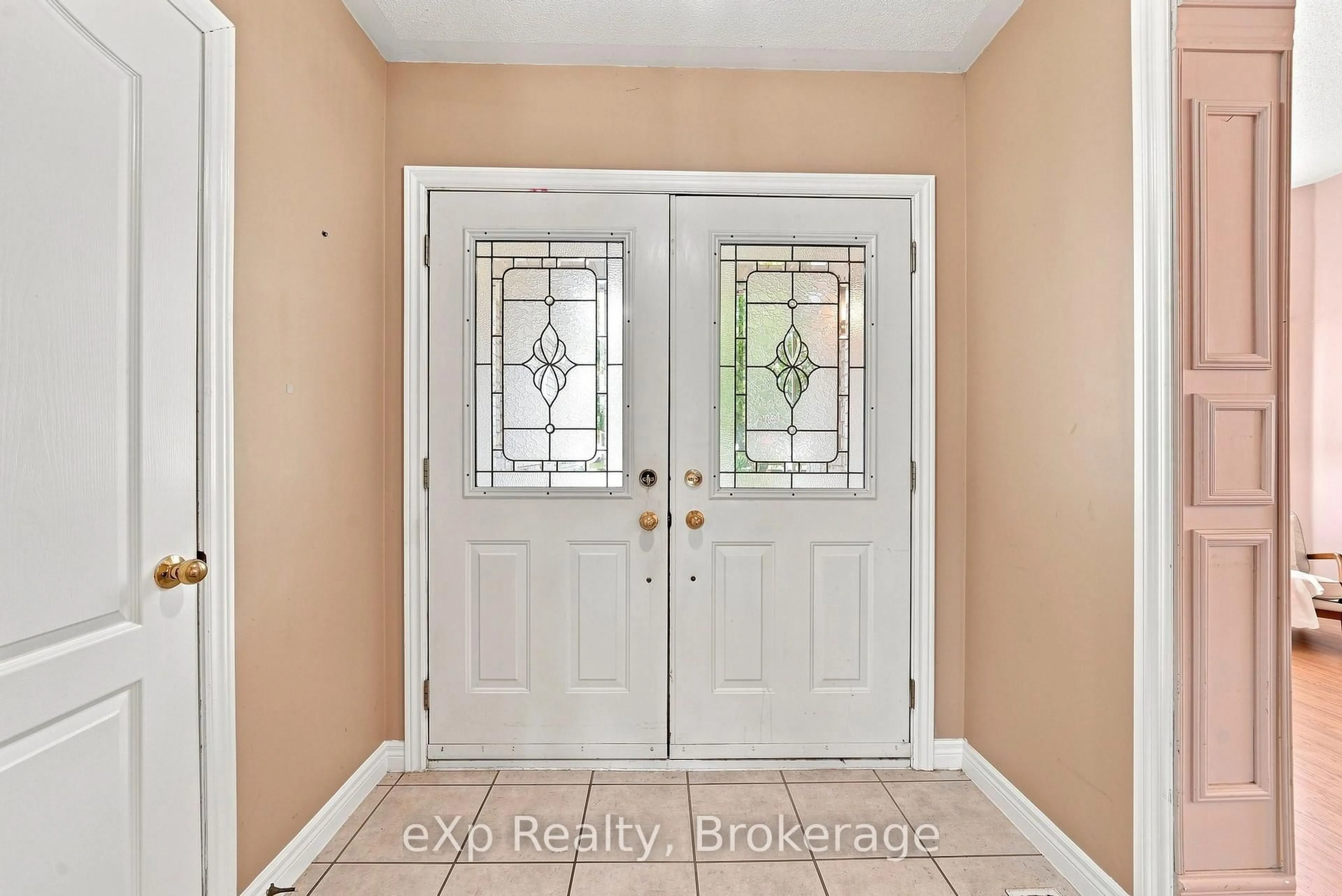 Indoor entryway for 64 Huffman Ave, Port Hope Ontario L1A 4J9