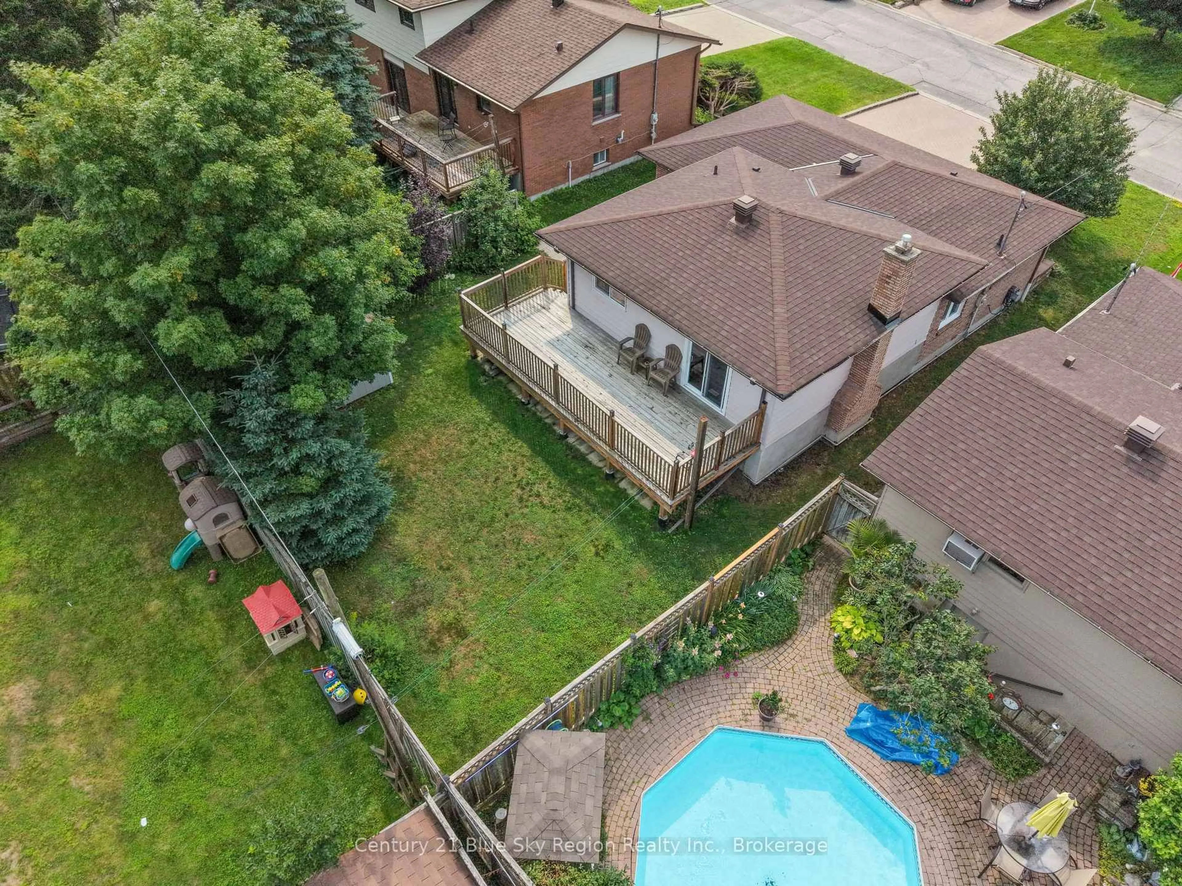 A pic from outside/outdoor area/front of a property/back of a property/a pic from drone, city buildings view from balcony for 113 Sable Cres, North Bay Ontario P1A 3X6