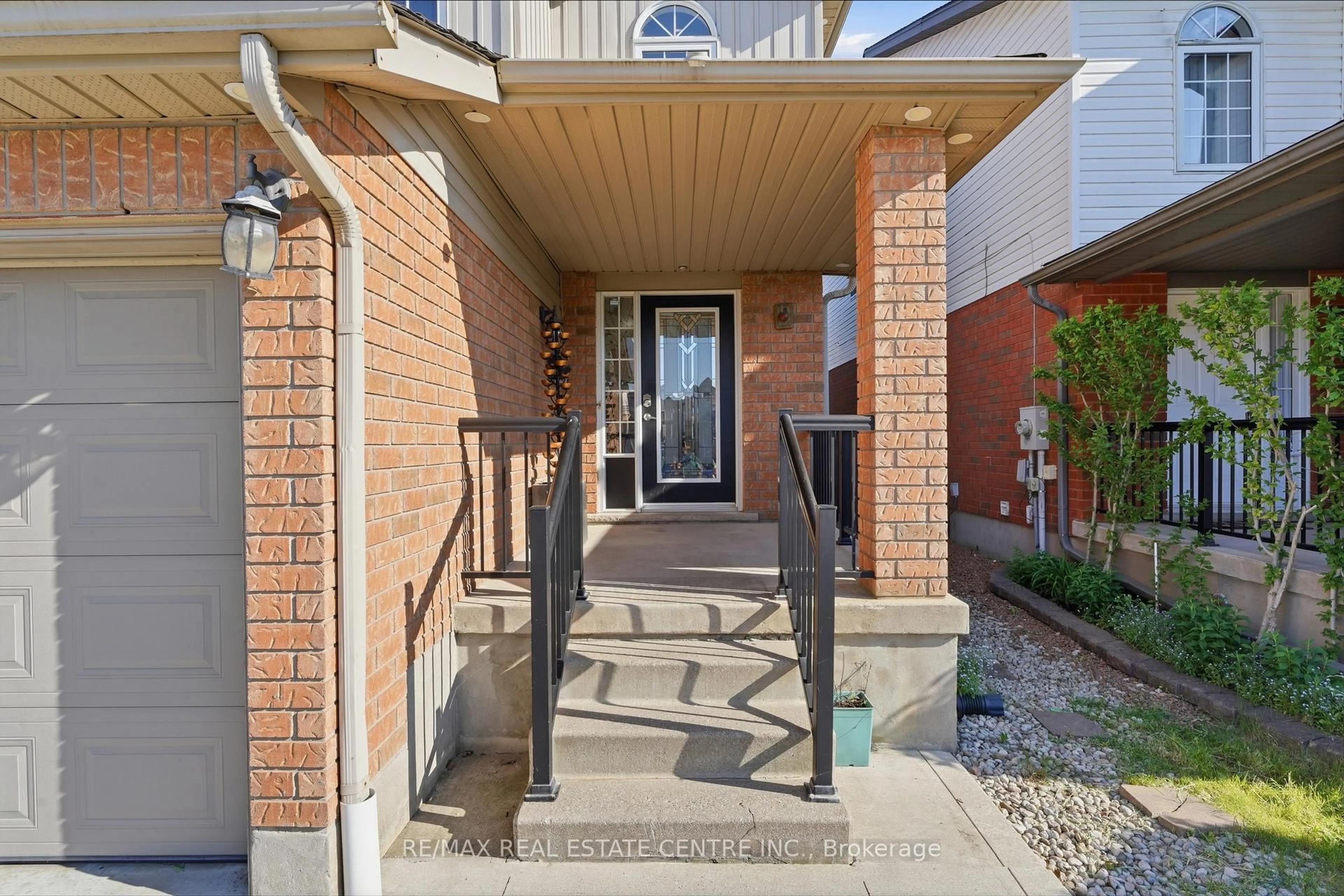 Indoor entryway for 110 Green Gate Blvd, Cambridge Ontario N1T 2E2