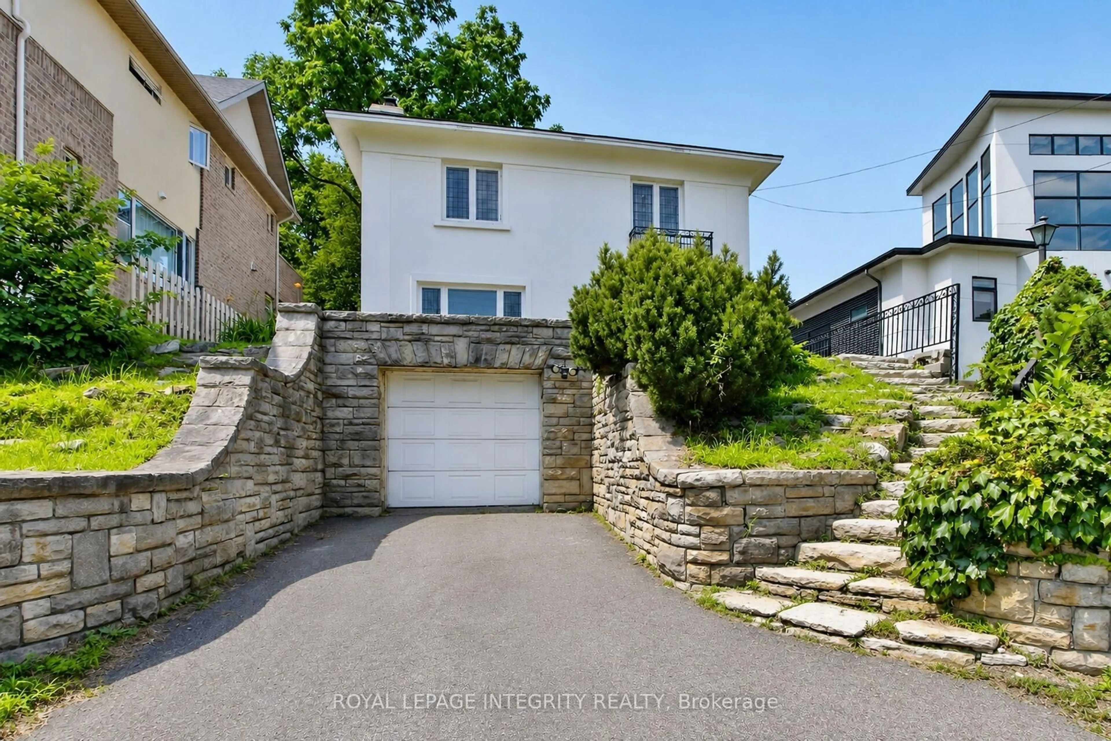 A pic from outside/outdoor area/front of a property/back of a property/a pic from drone, street for 84 Riverdale Ave, Ottawa Ontario K1S 1R2