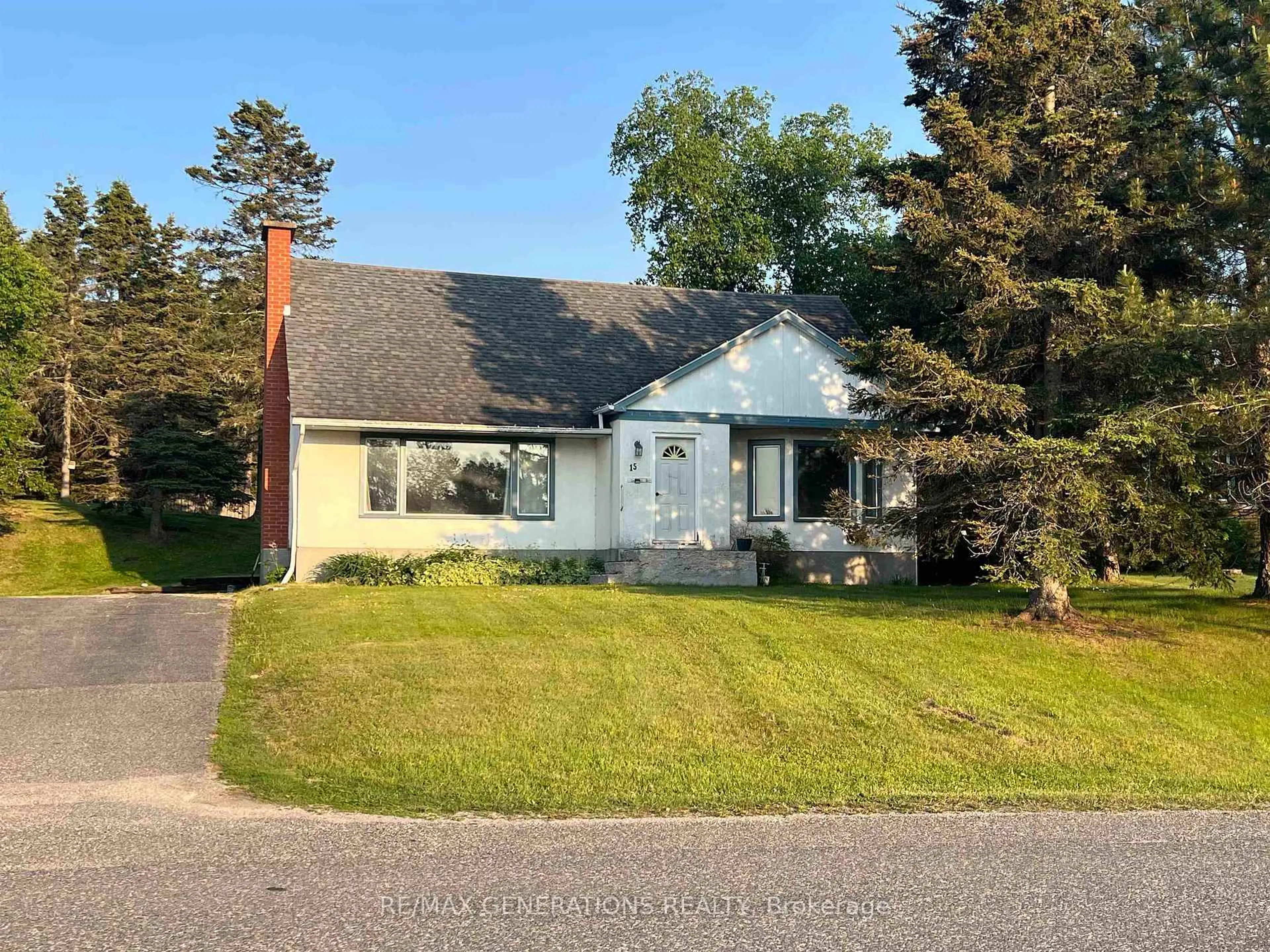 Home with vinyl exterior material, street for 15 Sund Cres, Marathon Ontario P0T 2E0