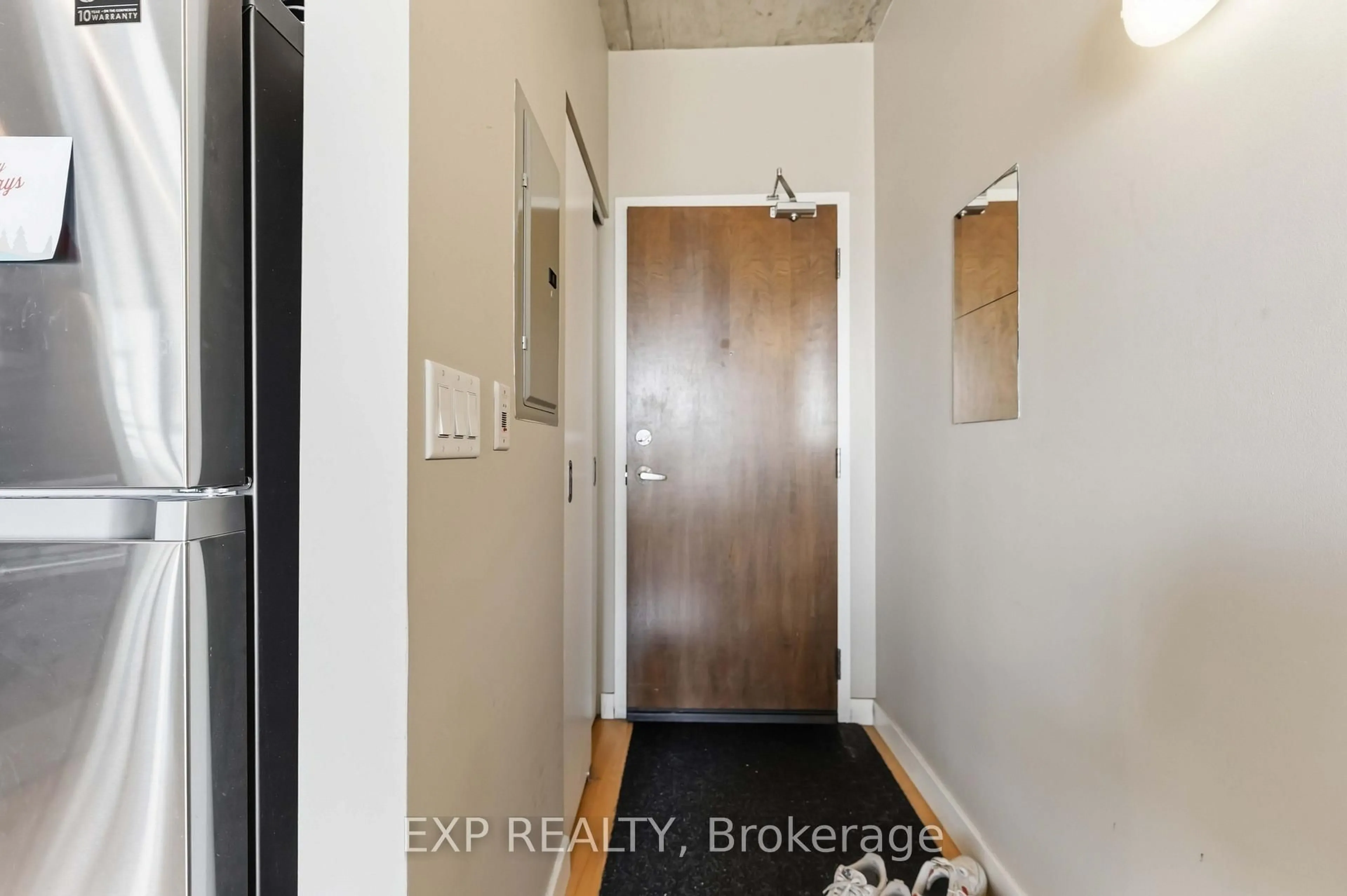 Indoor entryway for 179 George St #1902, Ottawa Ontario K1N 1J8
