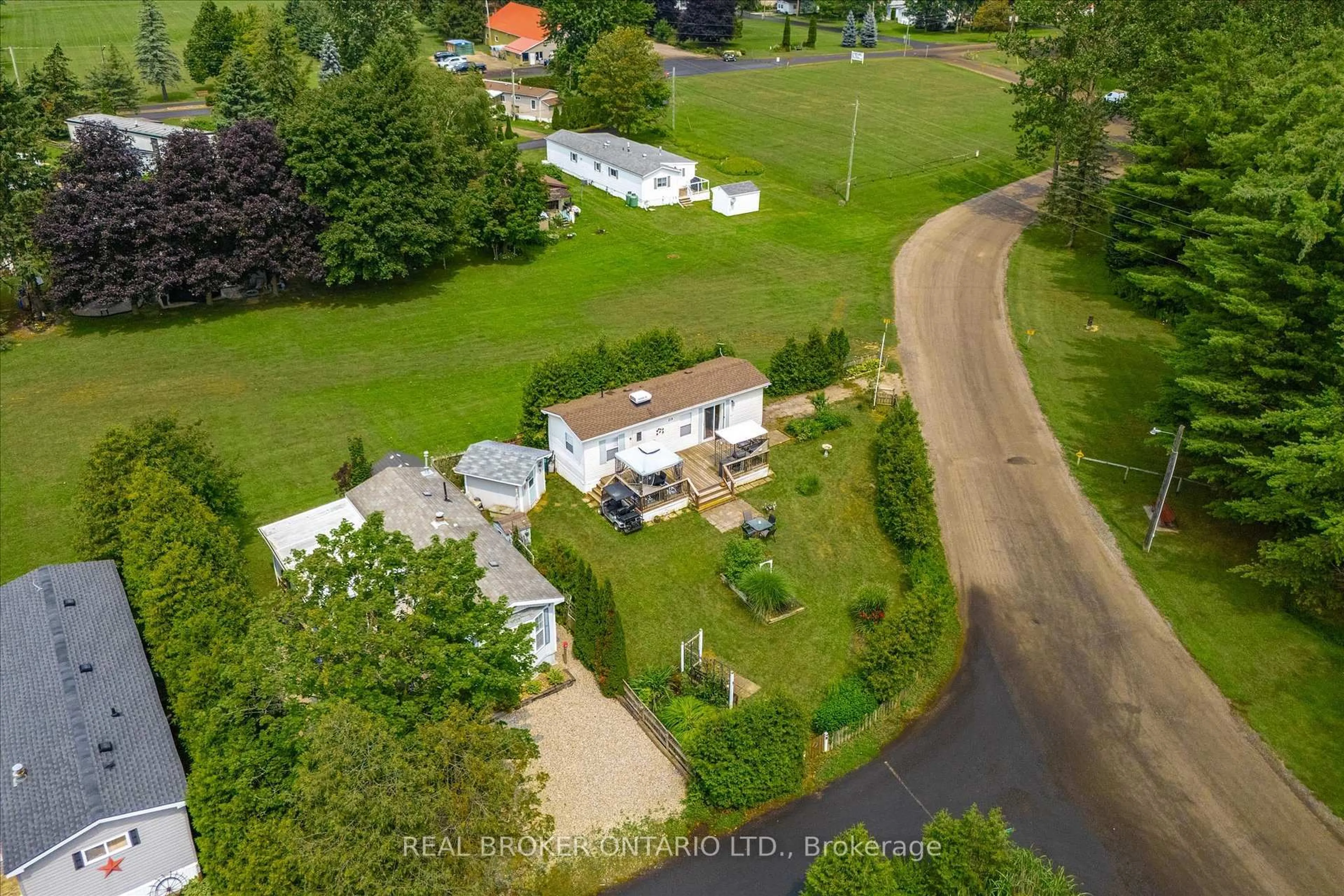 A pic from outside/outdoor area/front of a property/back of a property/a pic from drone, unknown for 218 Beach Rd, Centre Wellington Ontario N1M 2W5