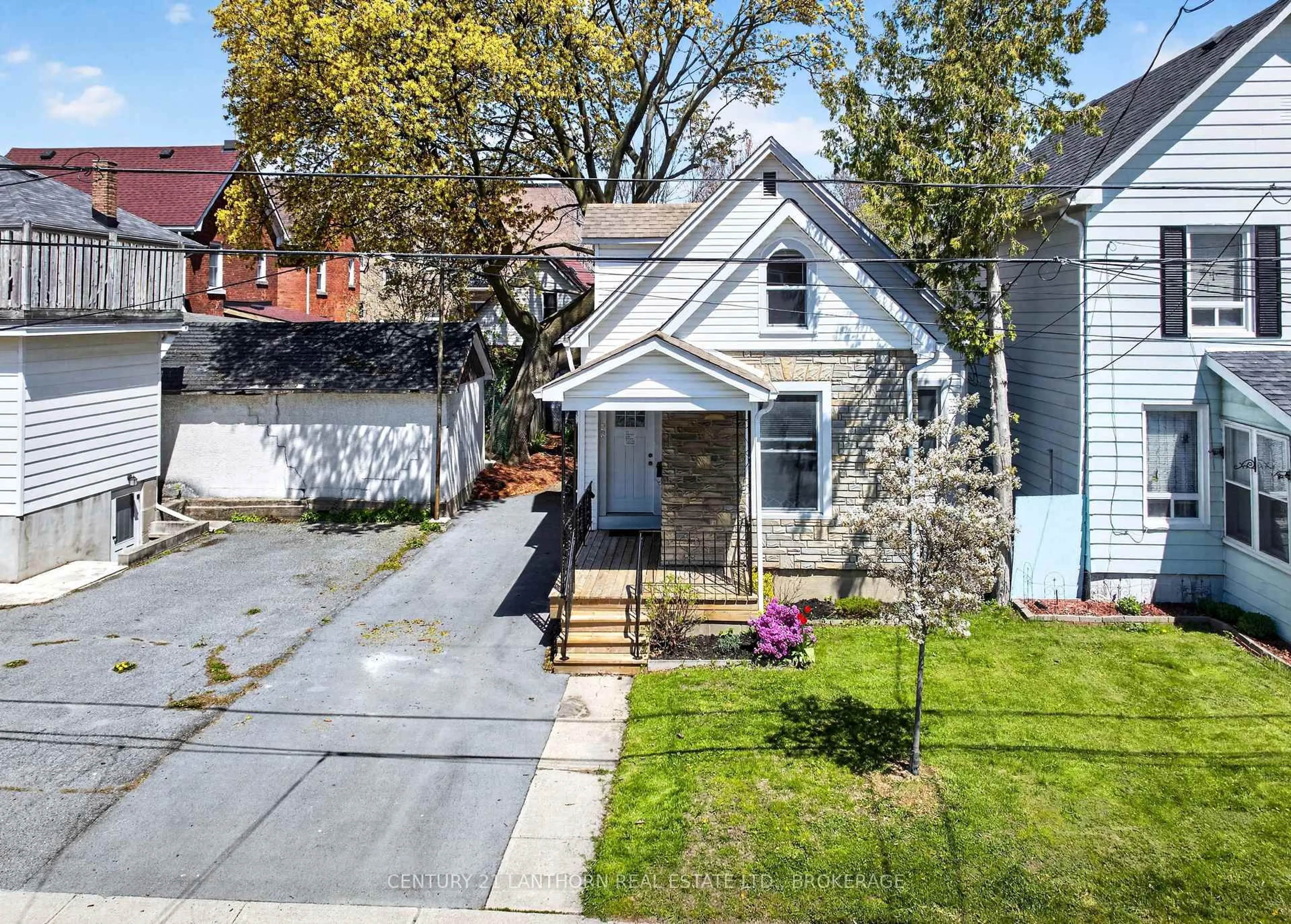 A pic from outside/outdoor area/front of a property/back of a property/a pic from drone, street for 23 Jenkins St, Kingston Ontario K7K 1N4