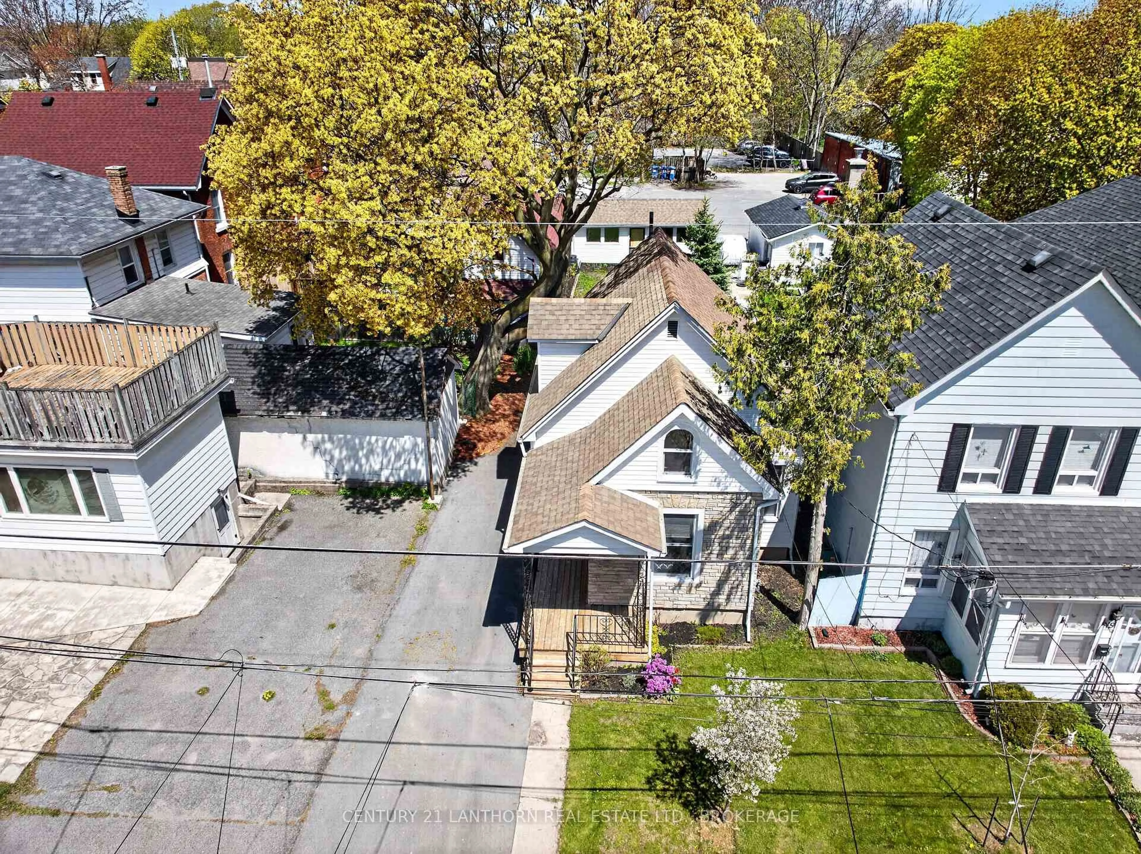 A pic from outside/outdoor area/front of a property/back of a property/a pic from drone, street for 23 Jenkins St, Kingston Ontario K7K 1N4