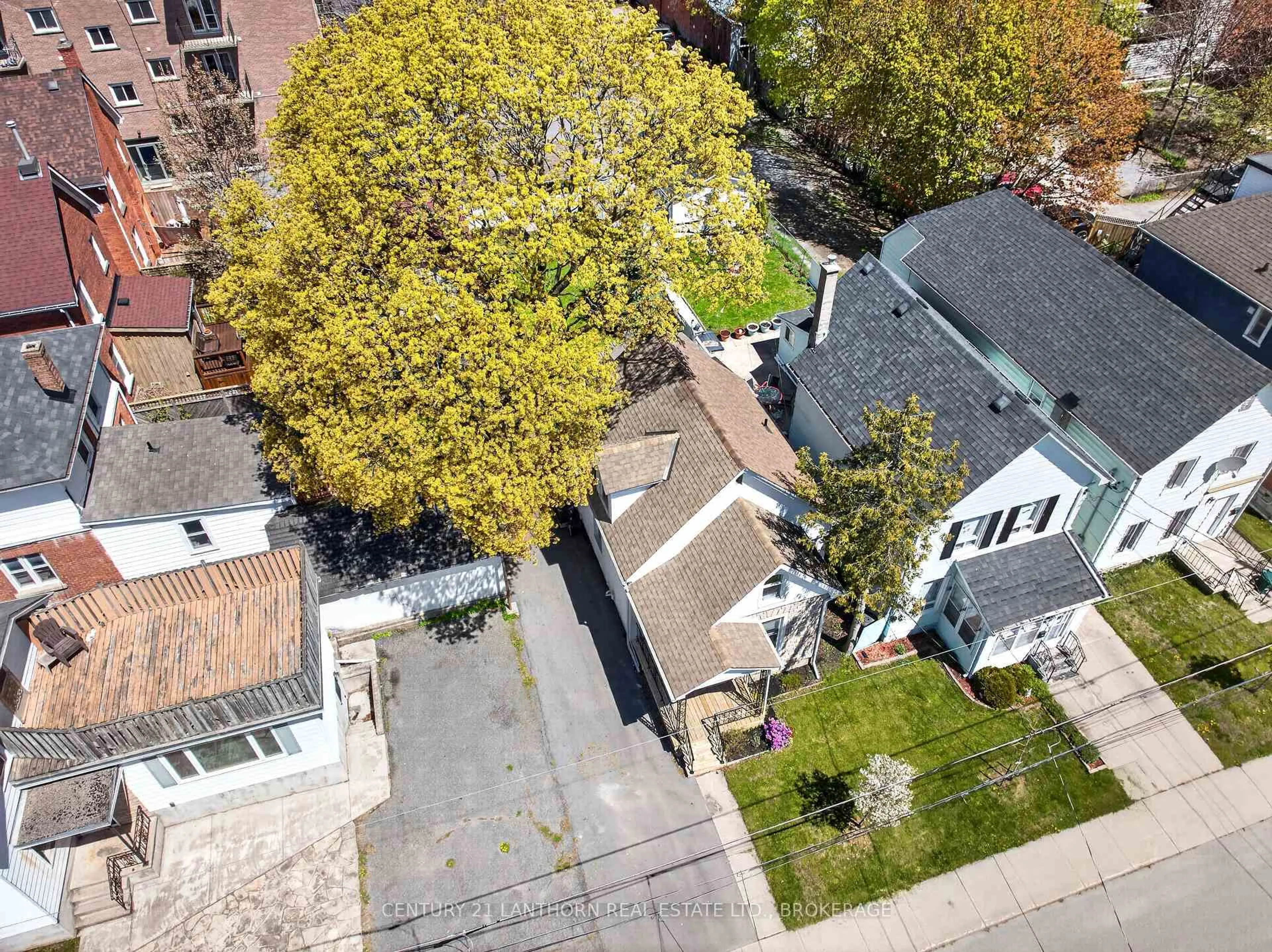 A pic from outside/outdoor area/front of a property/back of a property/a pic from drone, street for 23 Jenkins St, Kingston Ontario K7K 1N4