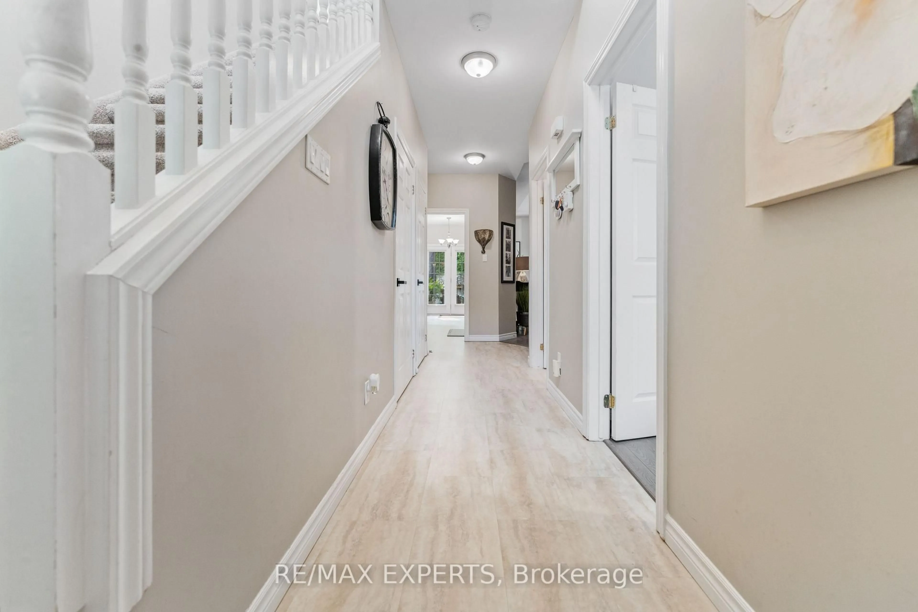 Indoor entryway for 608 Simcoe St #19, Niagara-on-the-Lake Ontario L0S 1J0