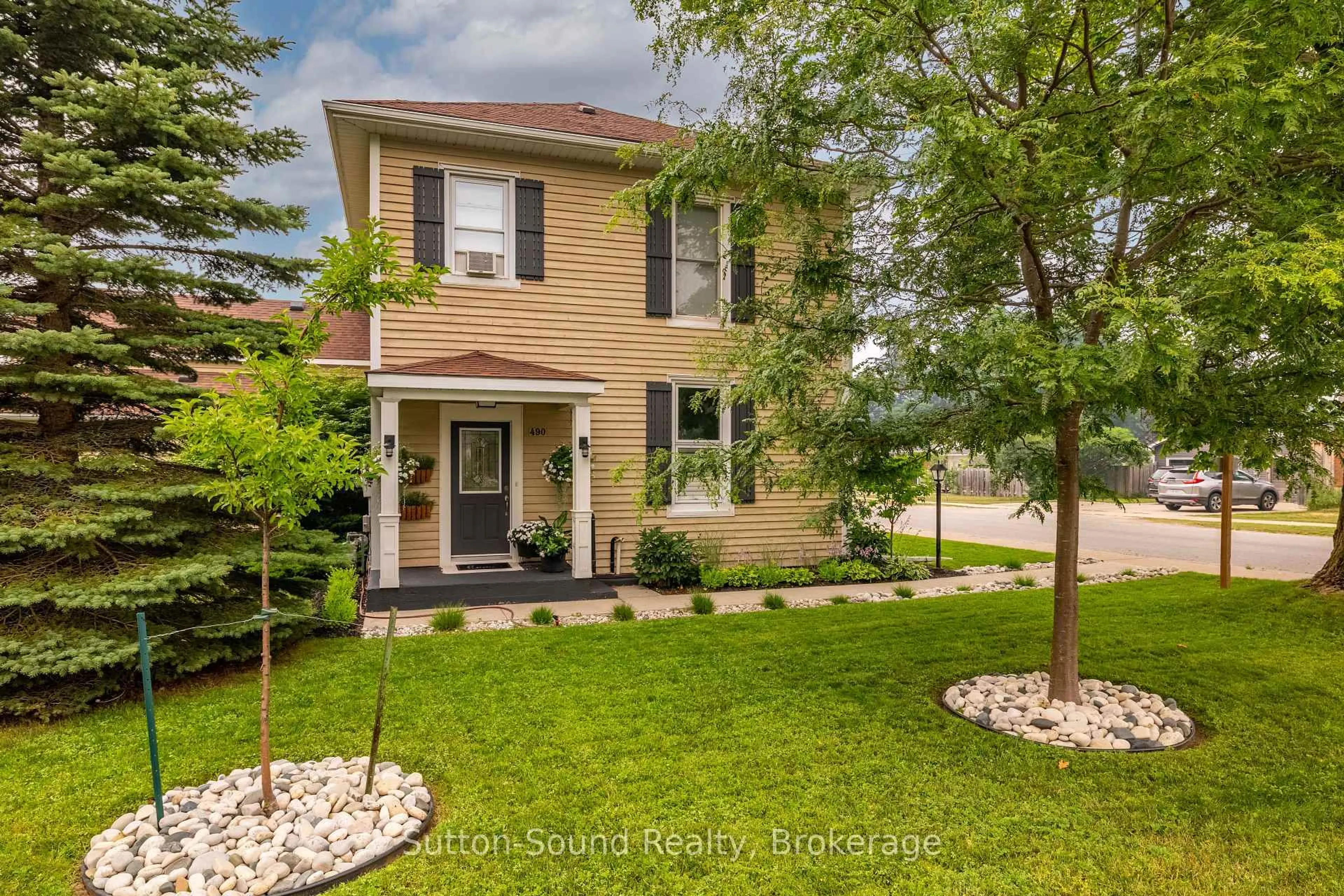 Home with brick exterior material, street for 490 Waterloo St, Saugeen Shores Ontario N0H 2C1